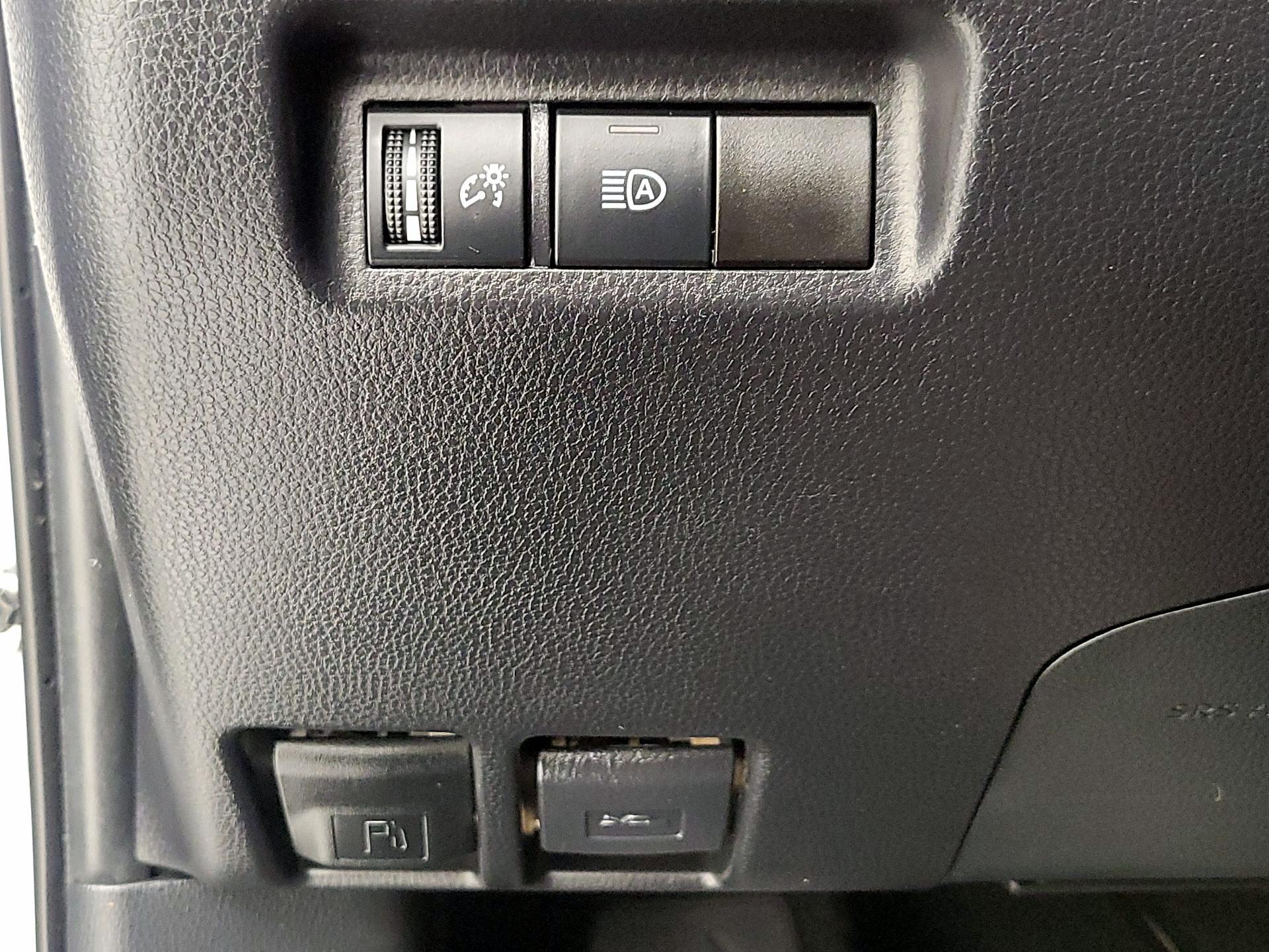 Thumbnail: 2019 Toyota RAV4 - 13