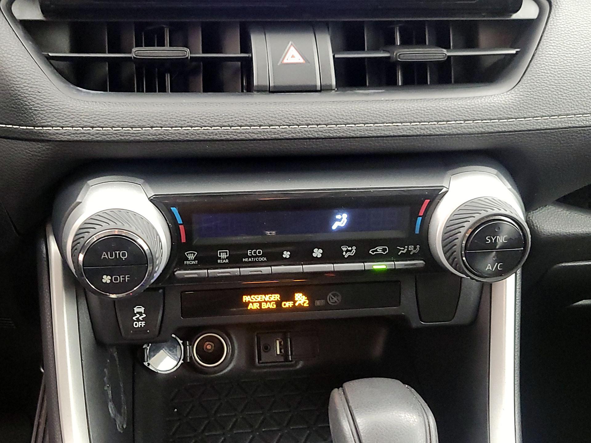 Thumbnail: 2019 Toyota RAV4 - 16