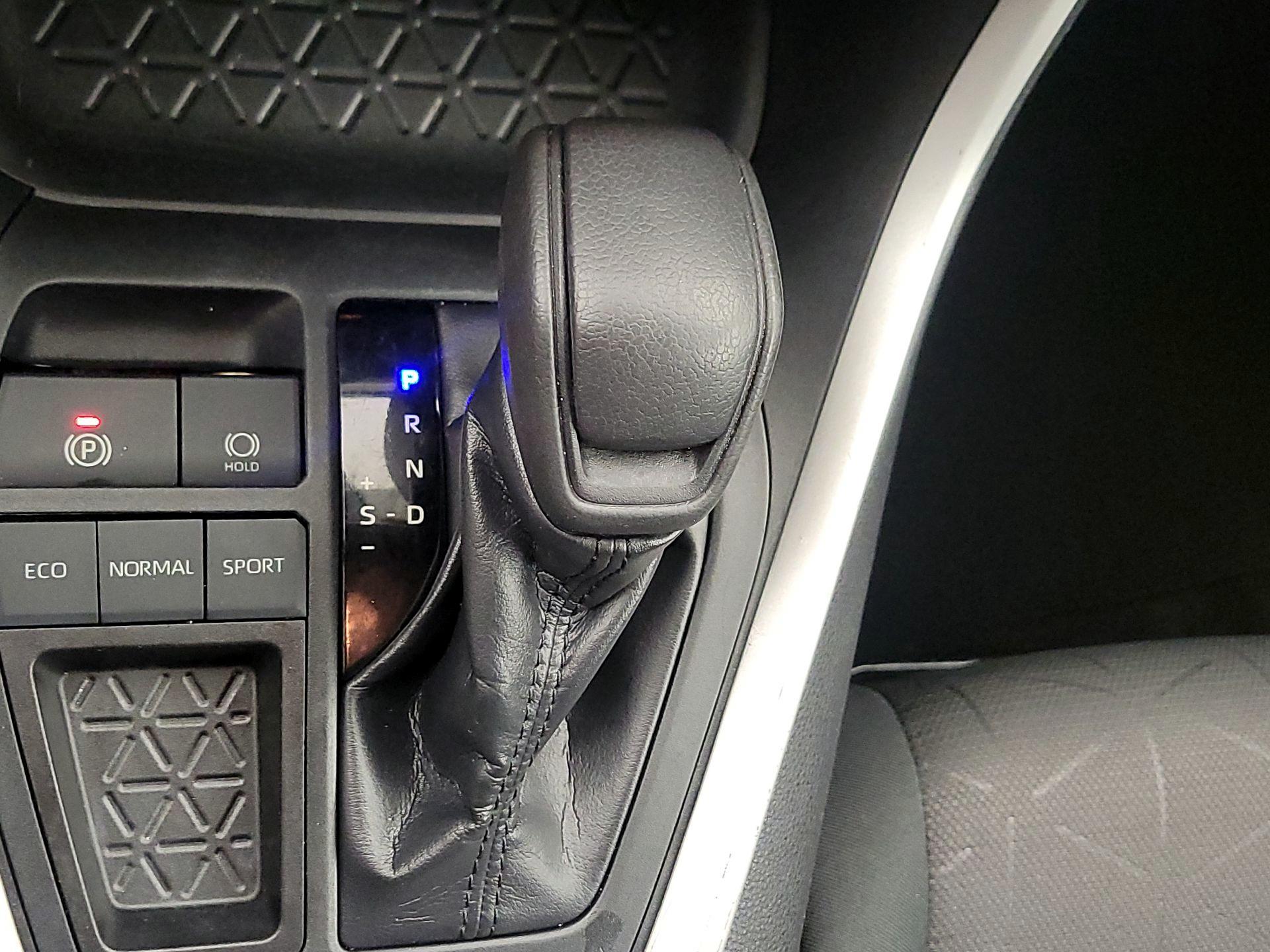 Thumbnail: 2019 Toyota RAV4 - 17