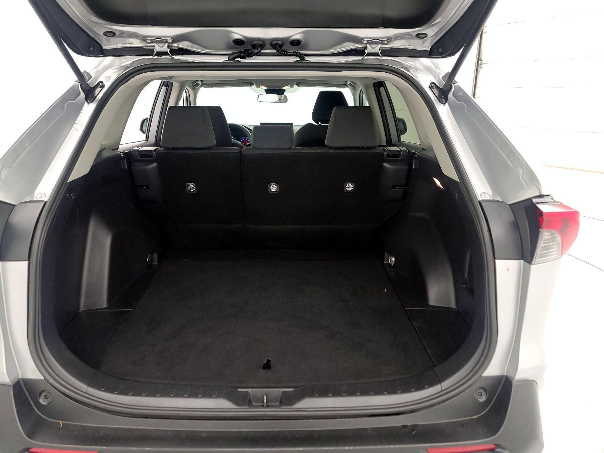 Thumbnail: 2019 Toyota RAV4 - 20