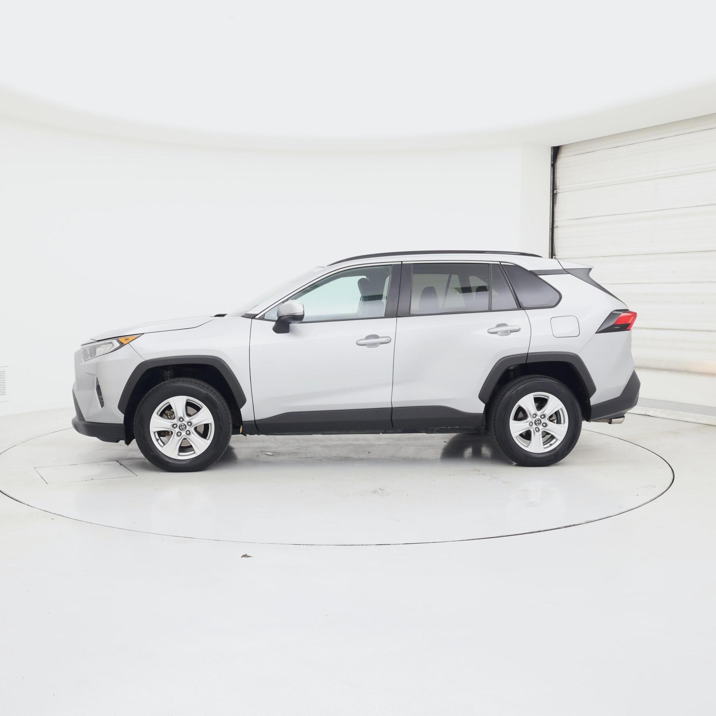 Thumbnail: 2019 Toyota RAV4 - 3