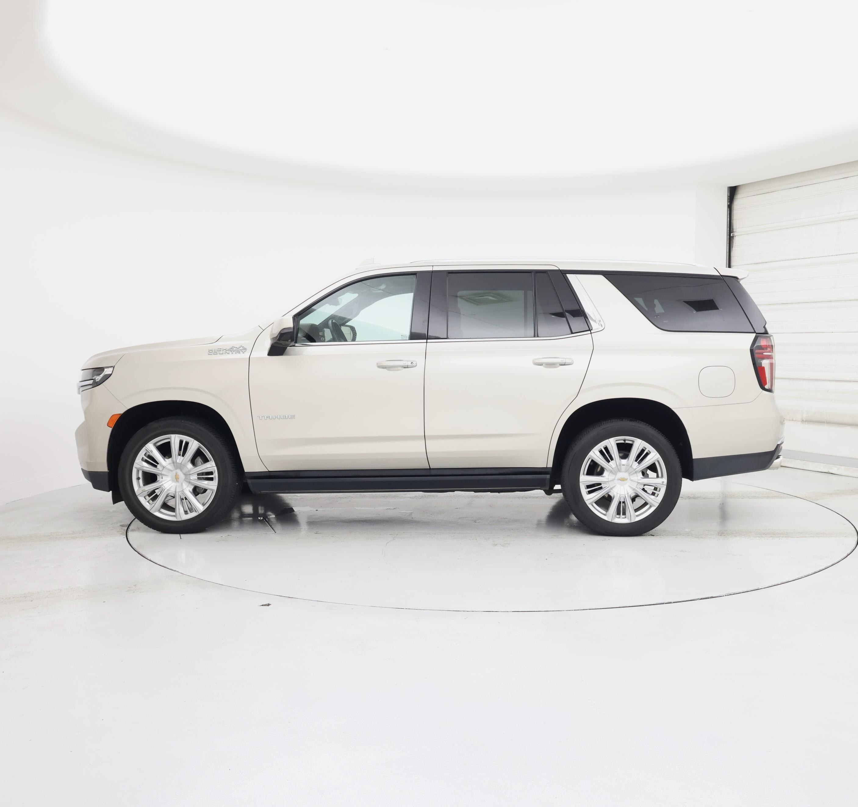 Thumbnail: 2022 Chevrolet Tahoe - 3