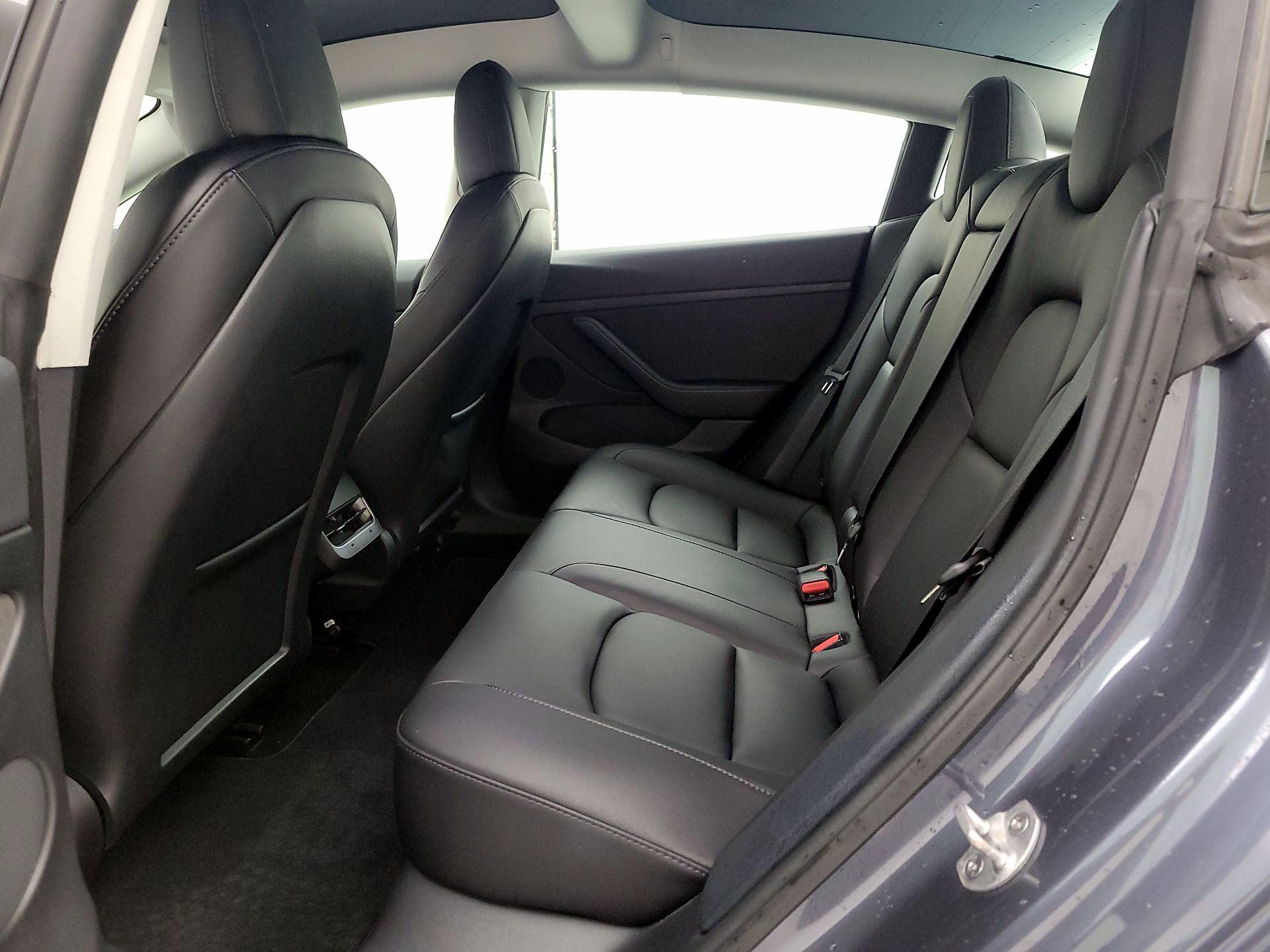 Thumbnail: 2022 Tesla Model 3 - 17