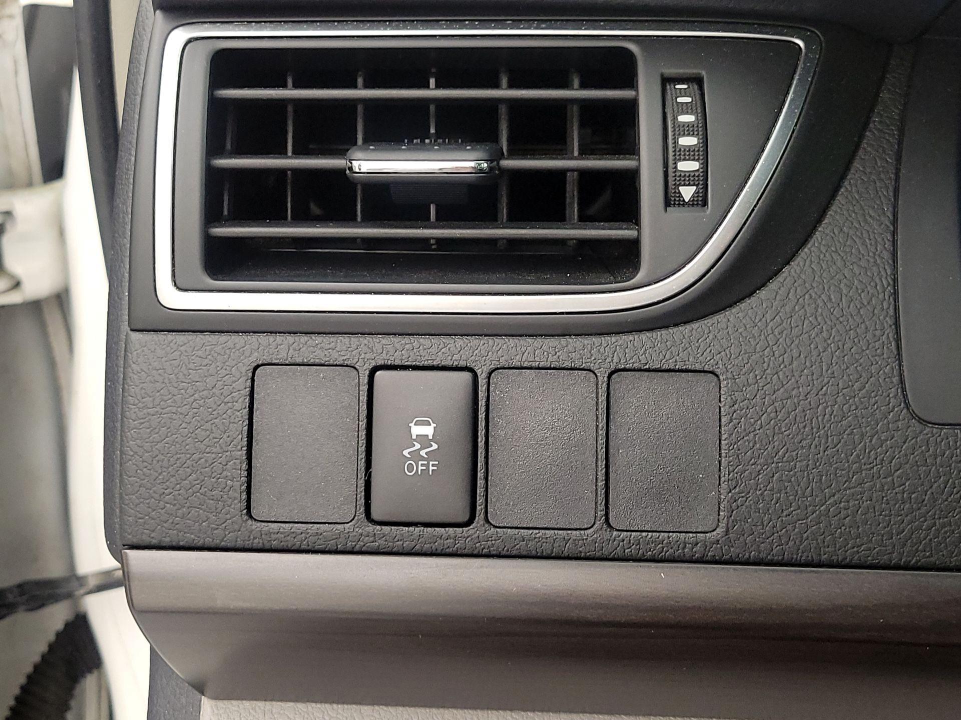 Thumbnail: 2015 Toyota Camry - 13