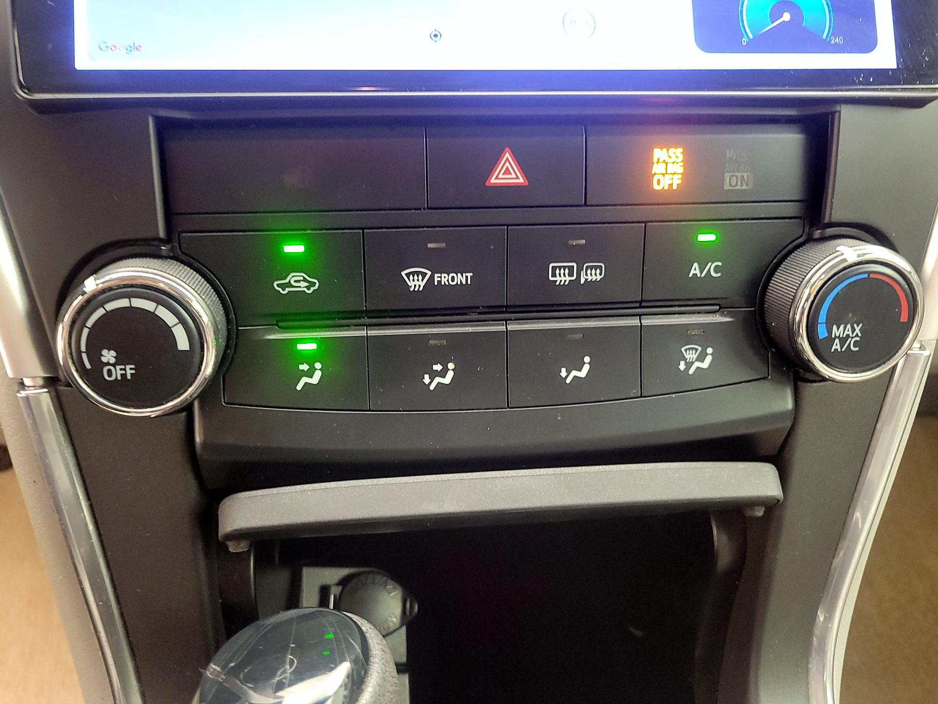 Thumbnail: 2015 Toyota Camry - 16