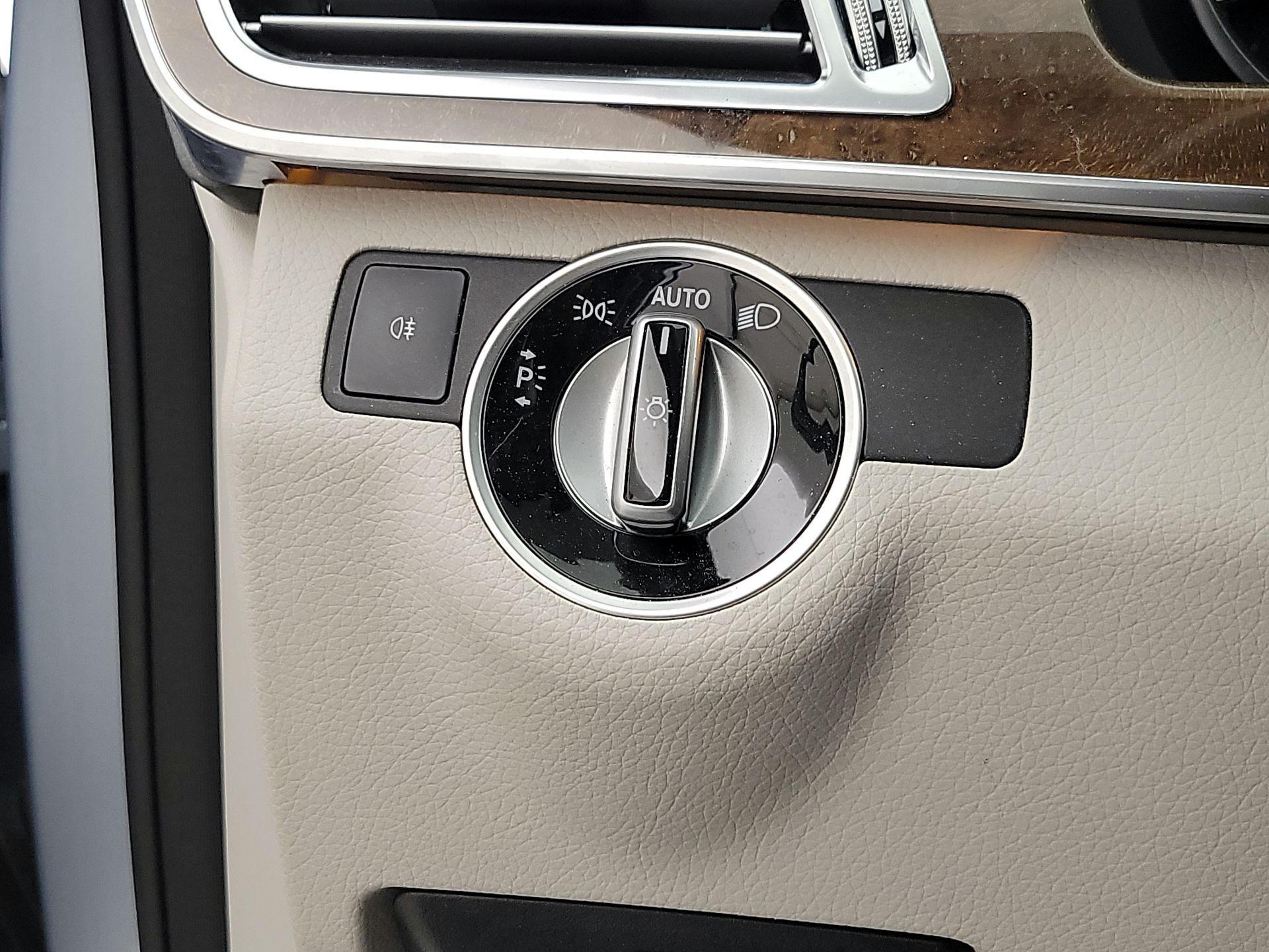 Thumbnail: 2016 Mercedes-Benz E-Class - 13