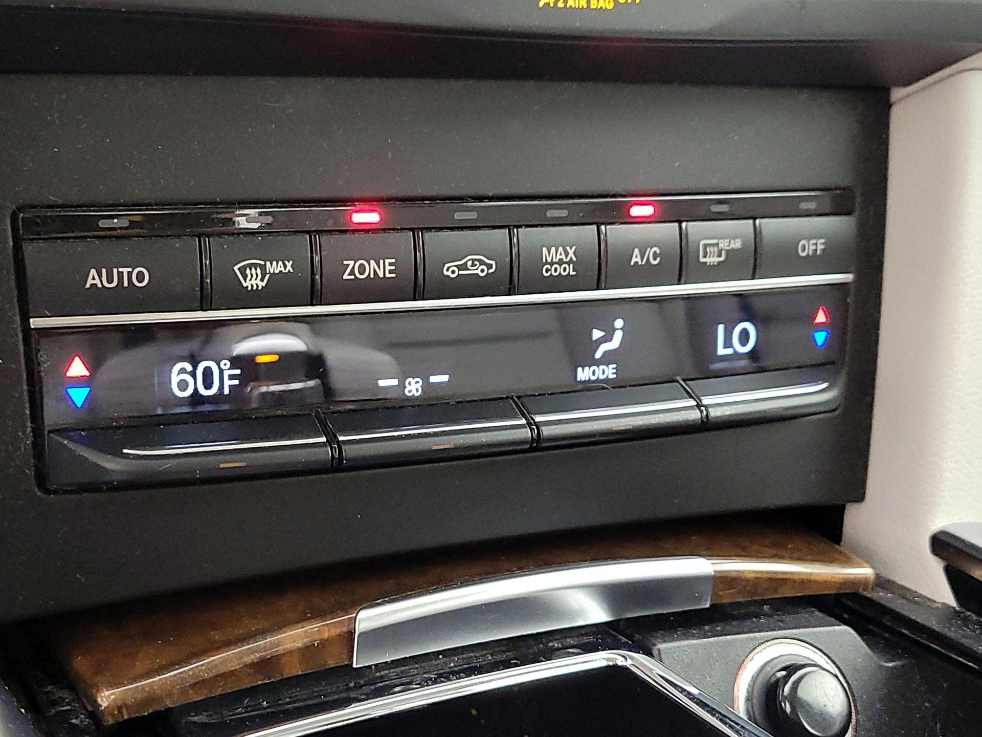 Thumbnail: 2016 Mercedes-Benz E-Class - 16