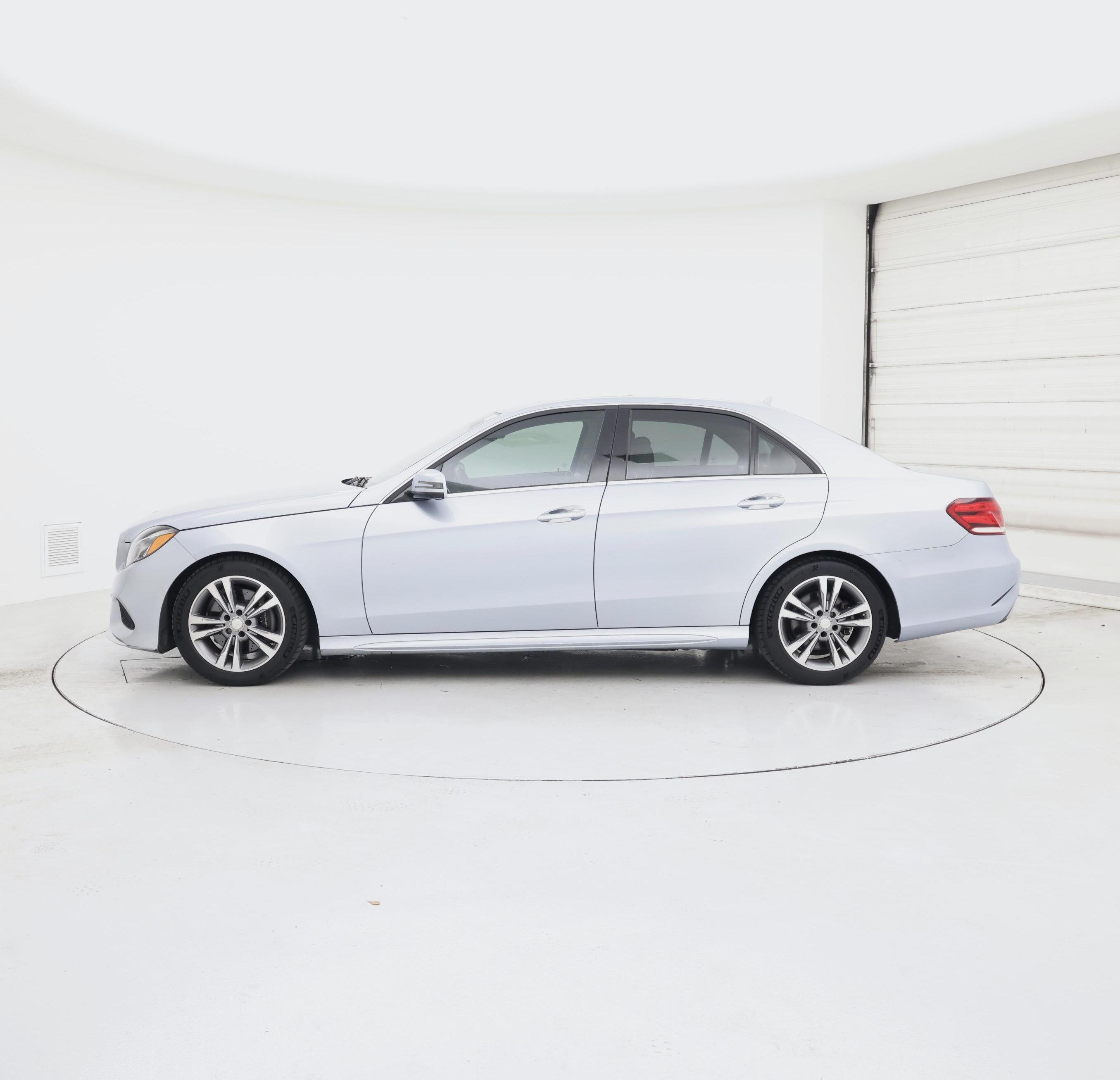 Thumbnail: 2016 Mercedes-Benz E-Class - 3