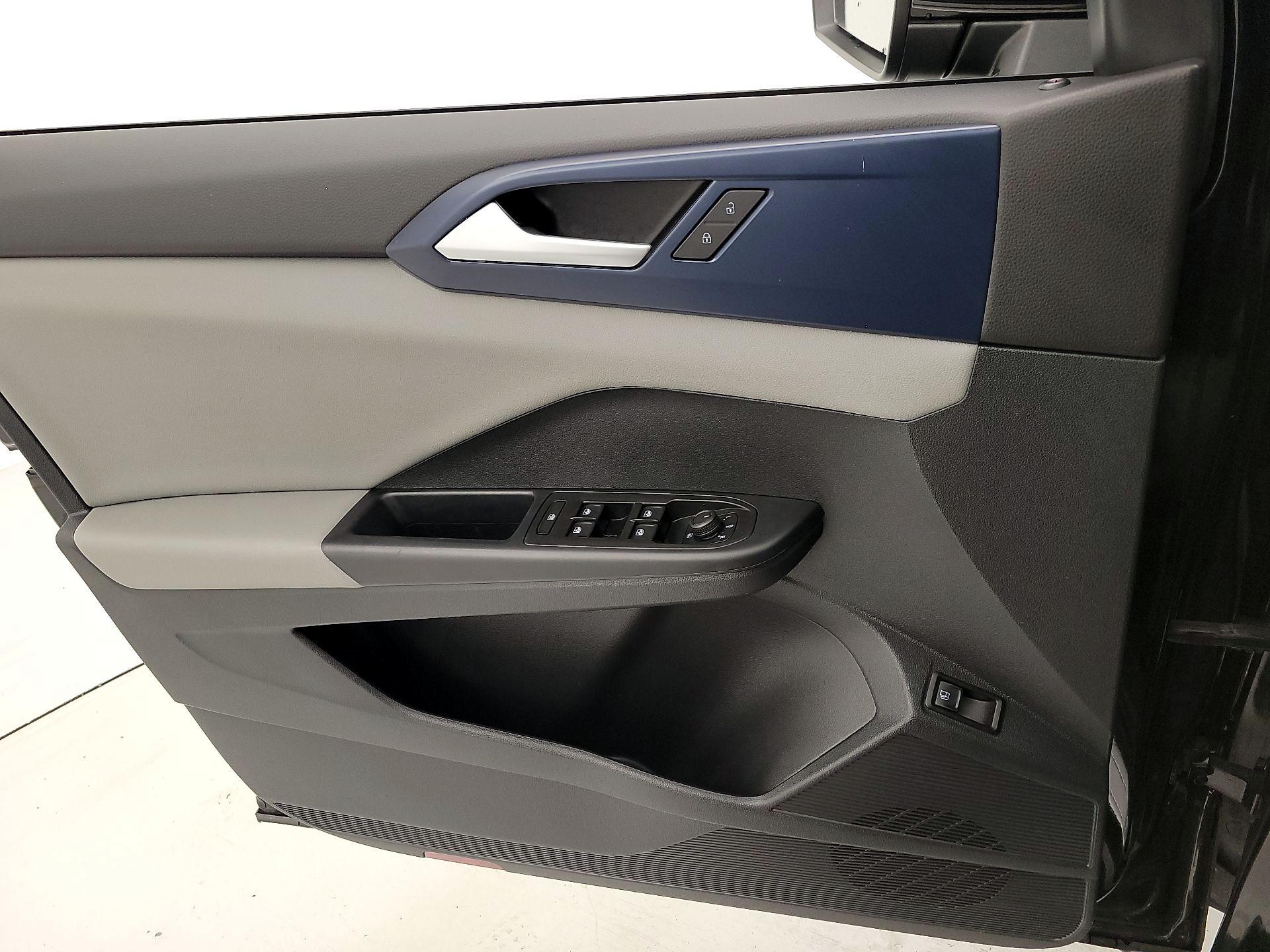 Thumbnail: 2023 Volkswagen Taos - 12