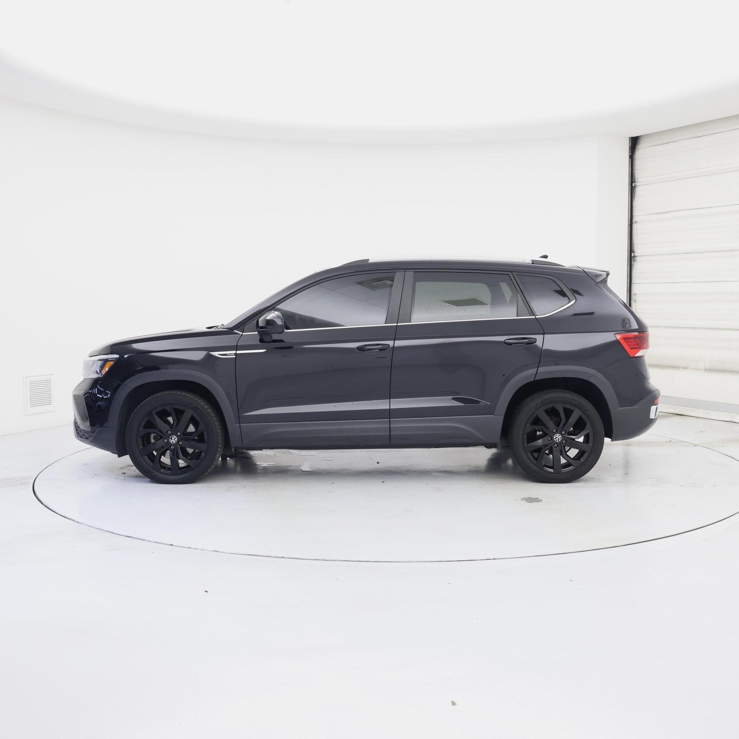 Thumbnail: 2023 Volkswagen Taos - 3