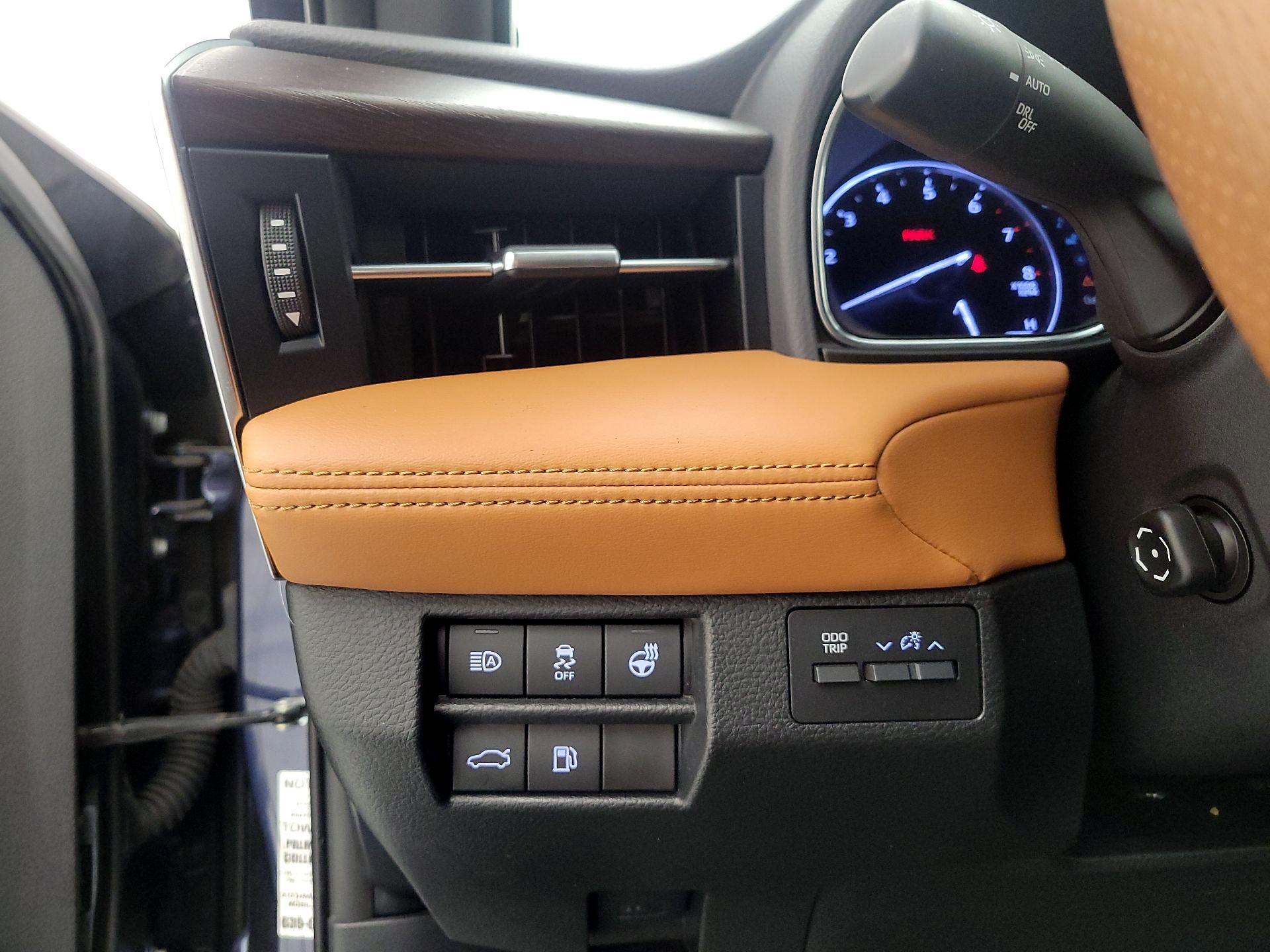 Thumbnail: 2019 Toyota Avalon - 13