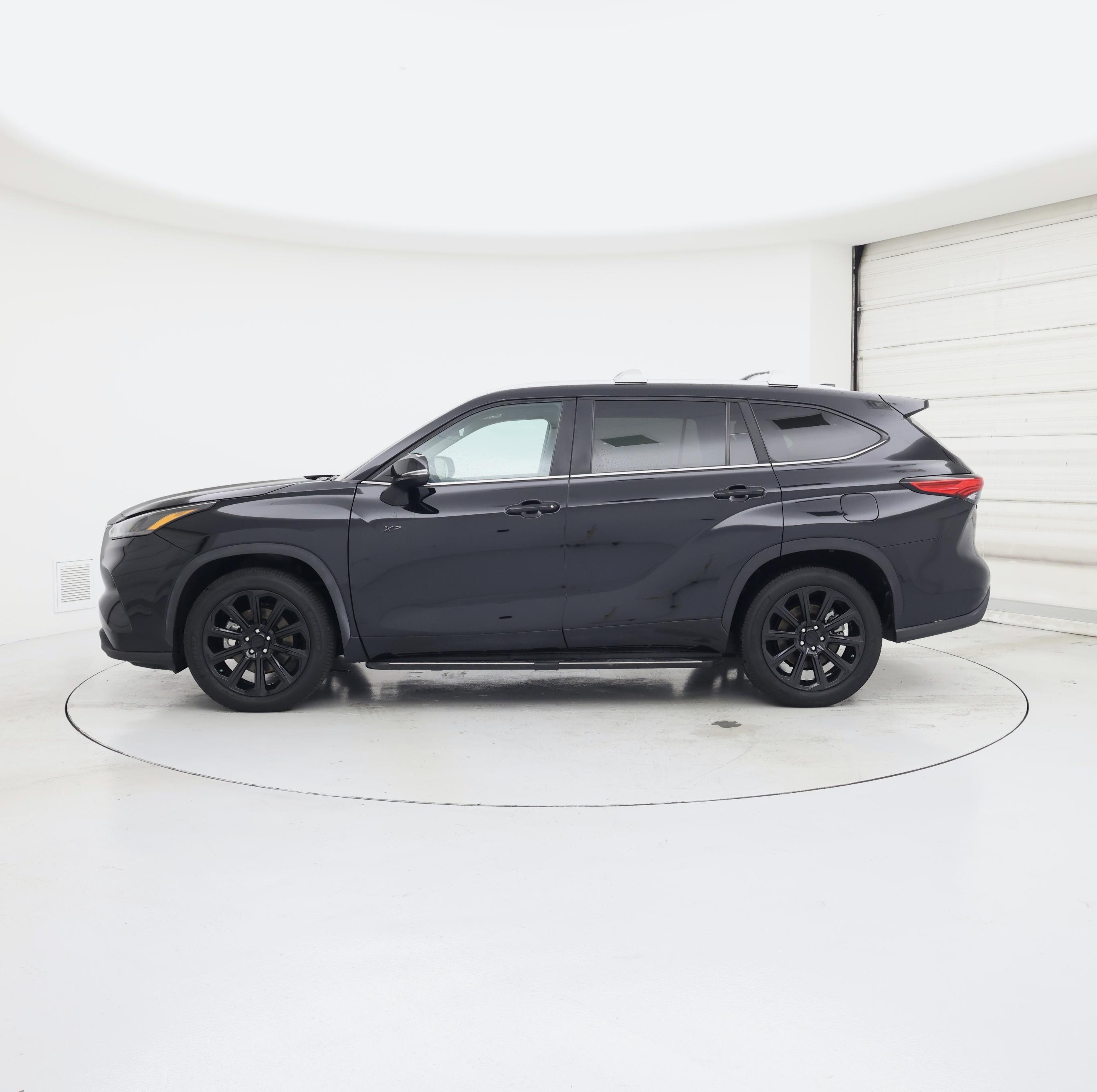 Thumbnail: 2023 Toyota Highlander - 3
