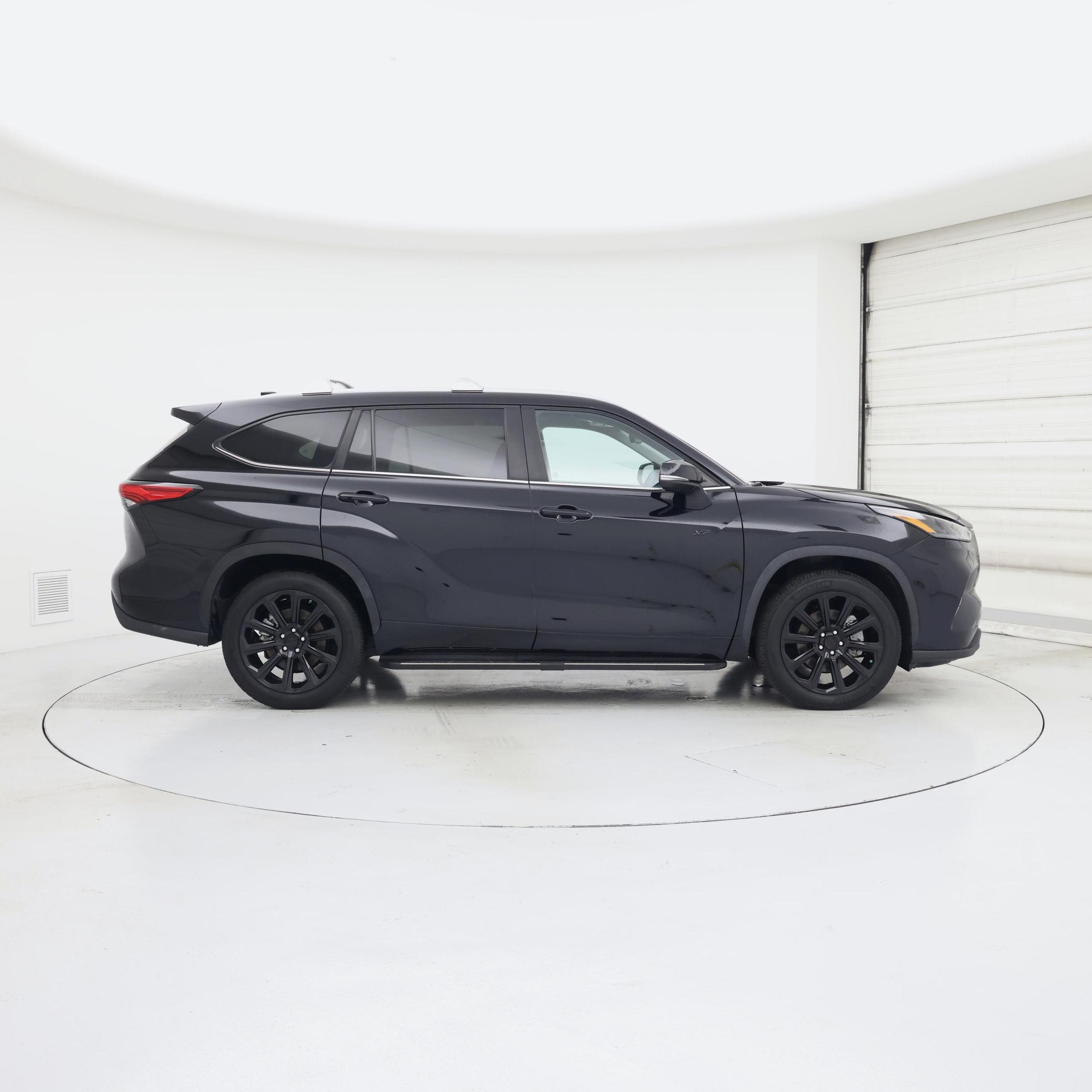 Thumbnail: 2023 Toyota Highlander - 7