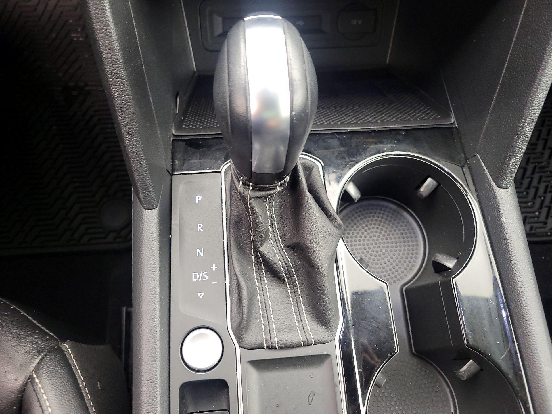 Thumbnail: 2022 Volkswagen Atlas - 15