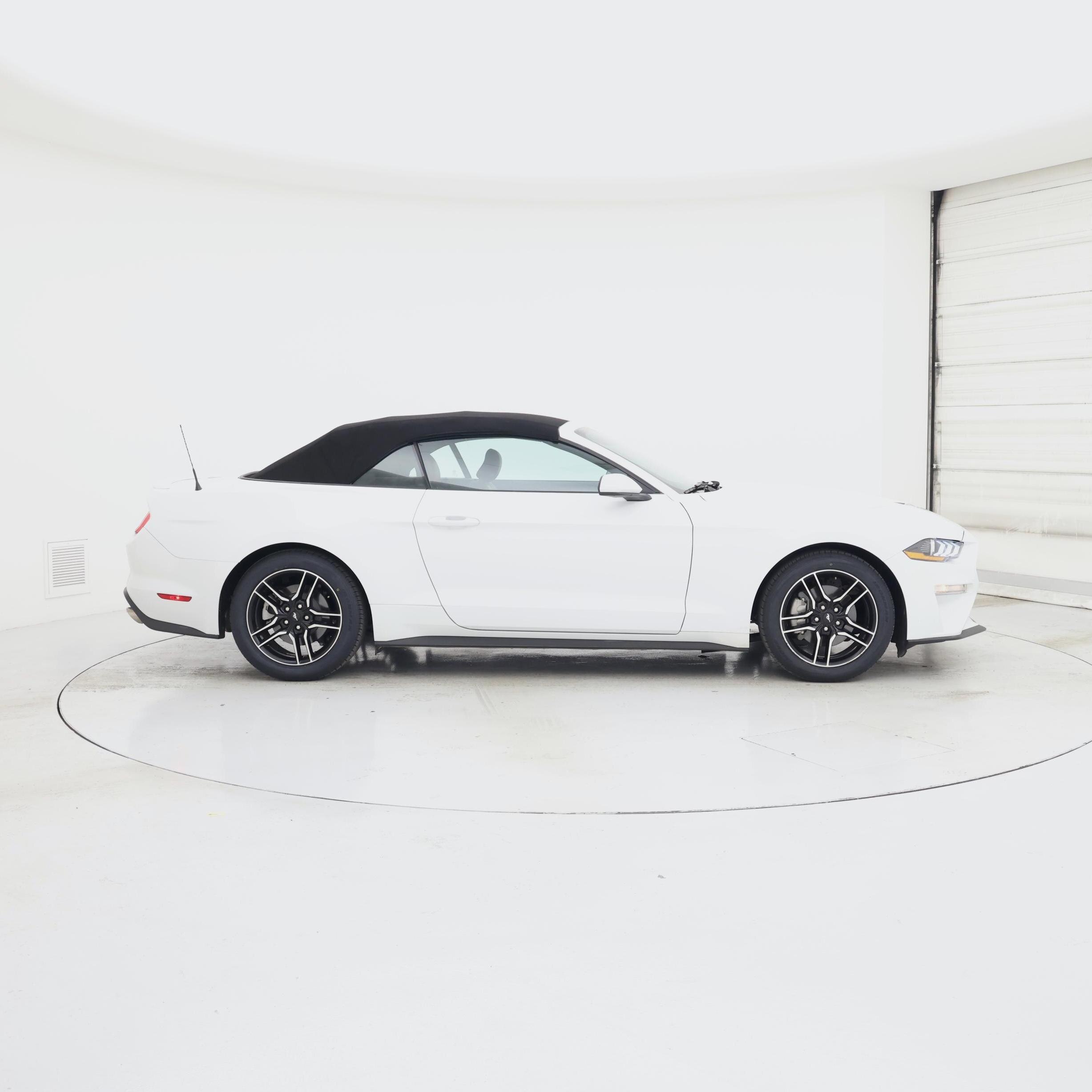 Thumbnail: 2022 Ford Mustang - 7