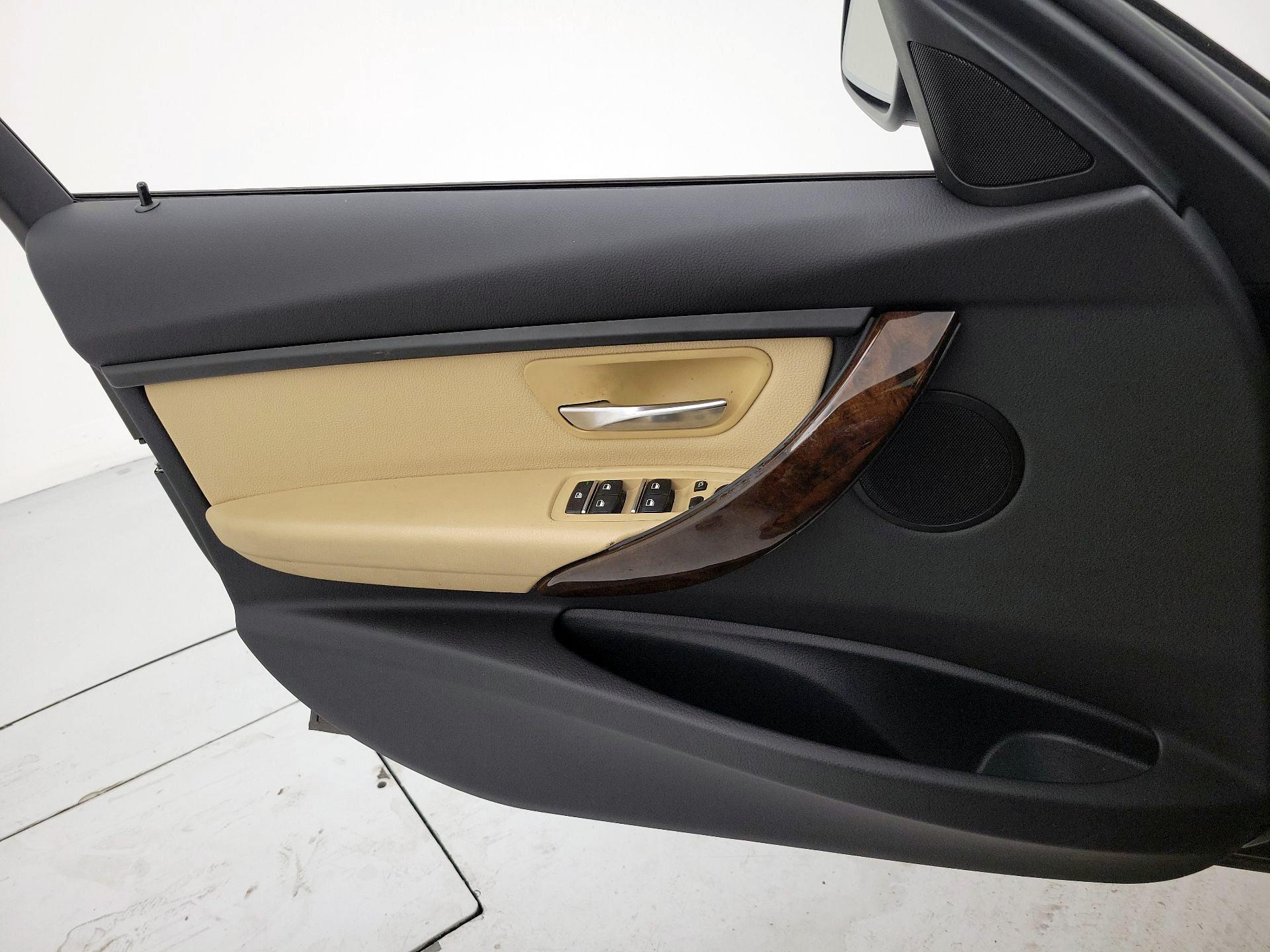 Thumbnail: 2017 BMW 3 Series - 12