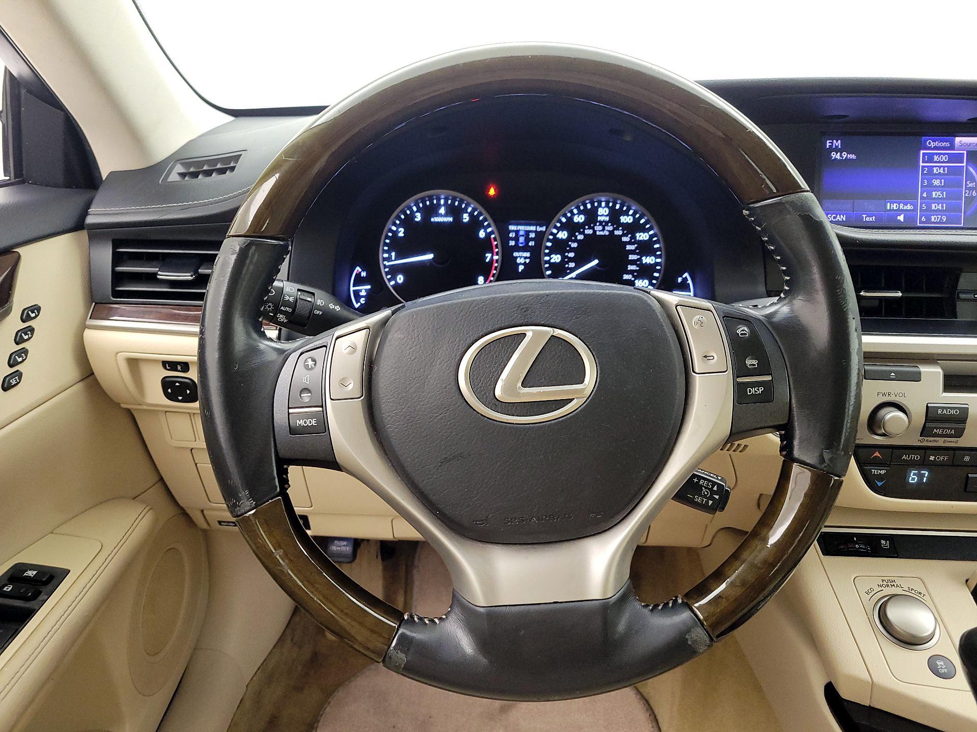 Thumbnail: 2014 Lexus ES - 10