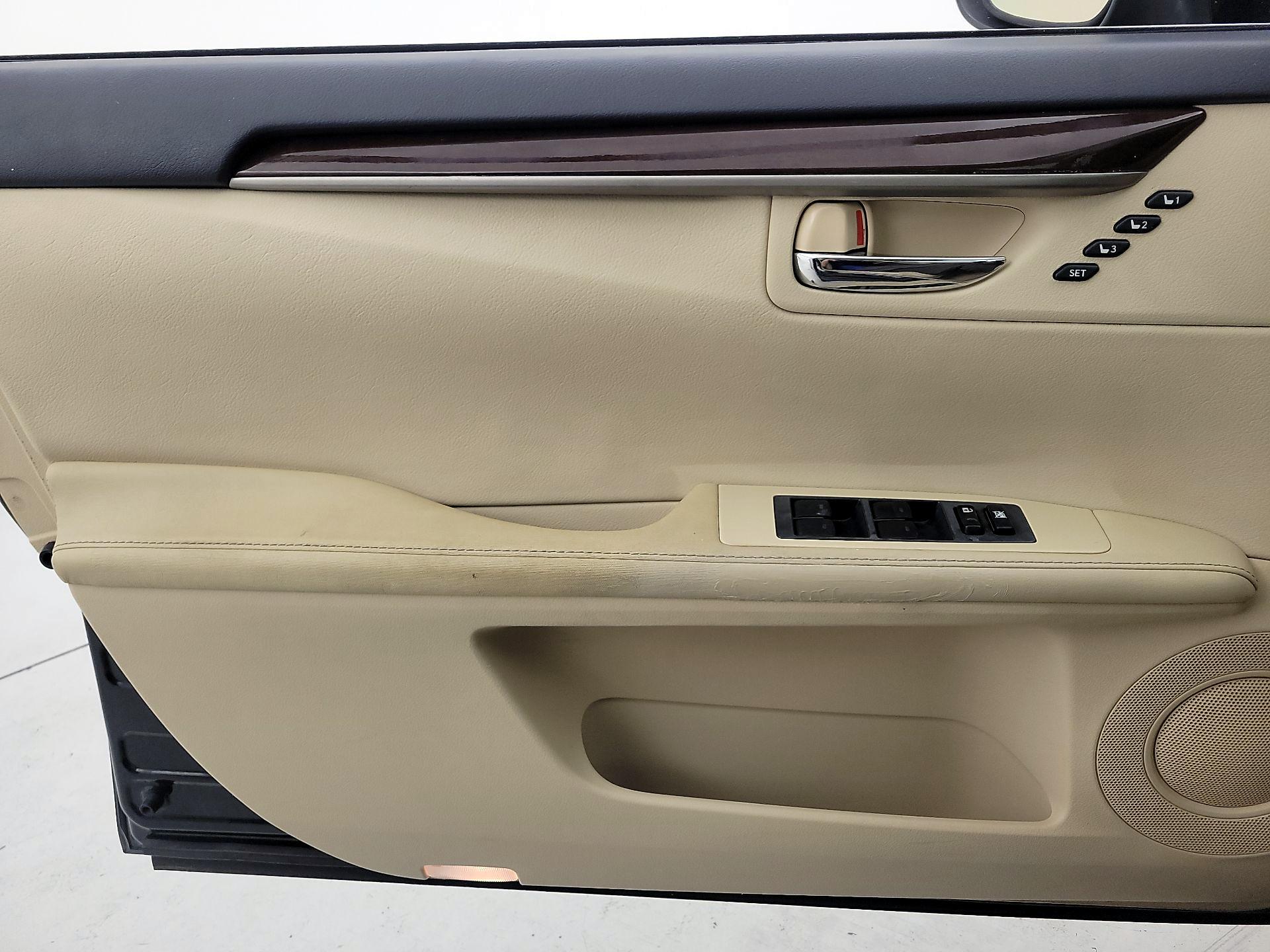 Thumbnail: 2014 Lexus ES - 12