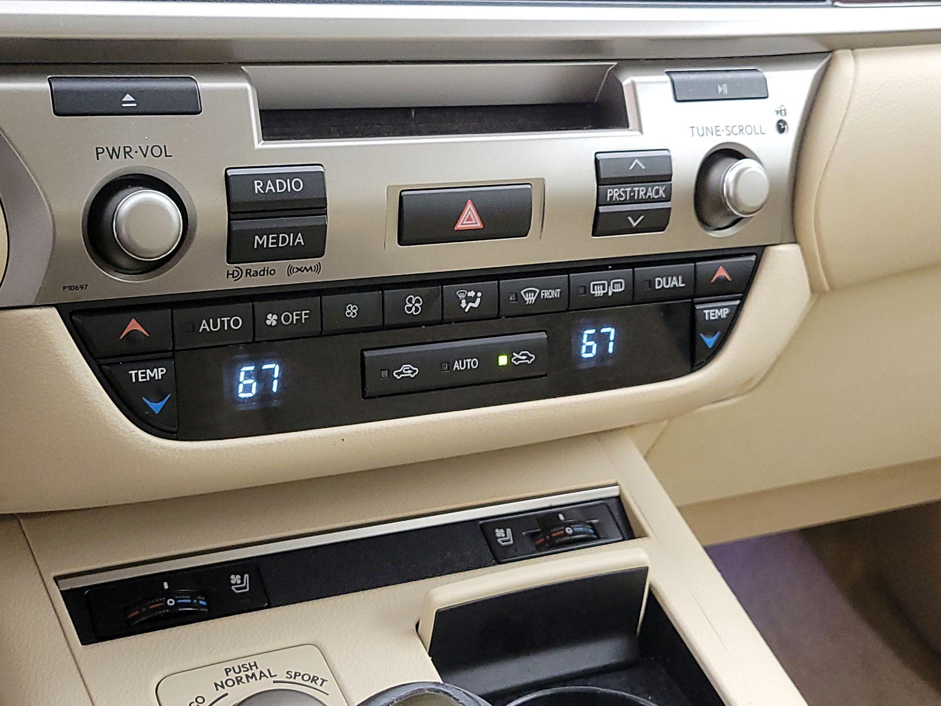 Thumbnail: 2014 Lexus ES - 16