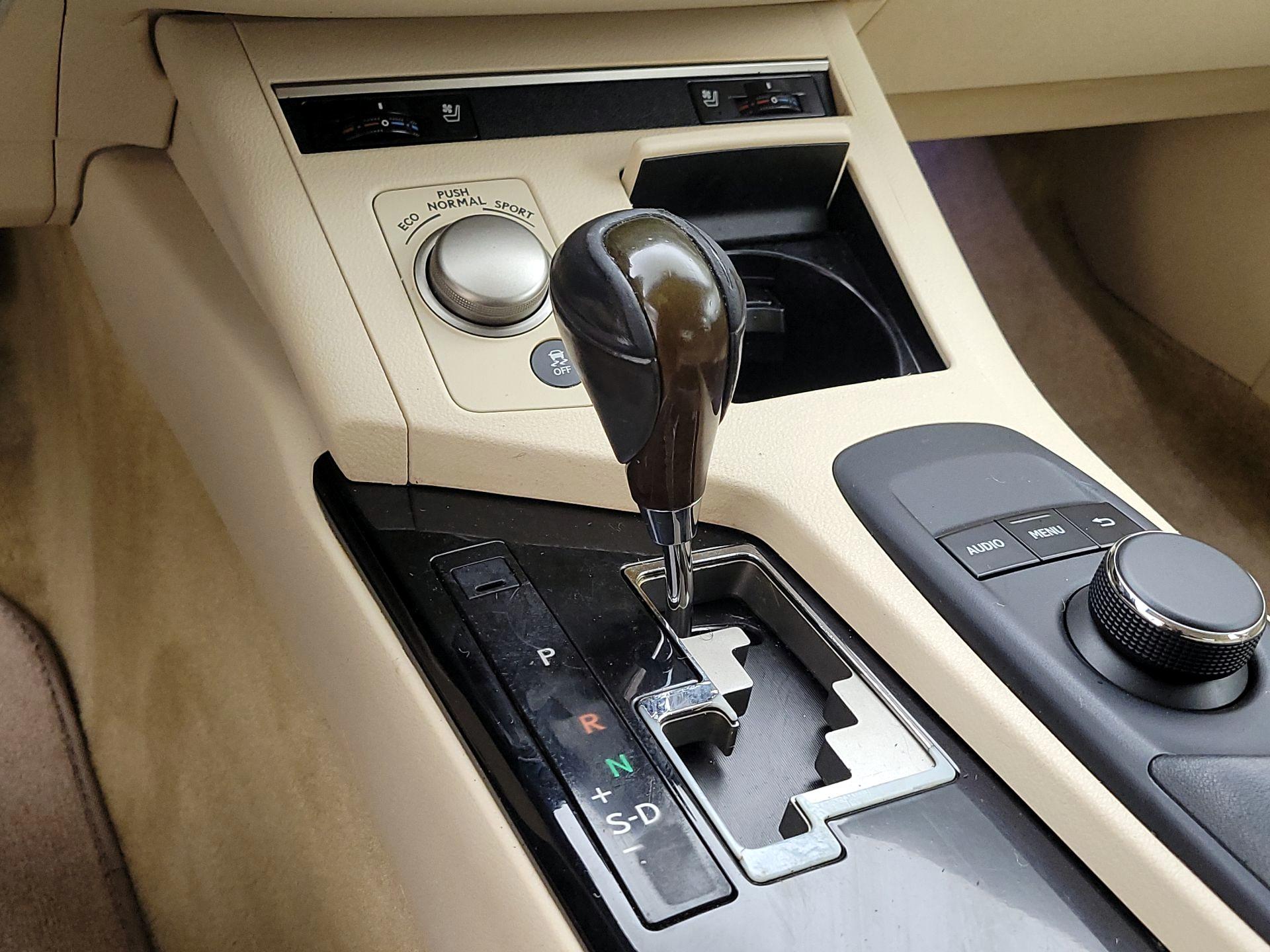 Thumbnail: 2014 Lexus ES - 17