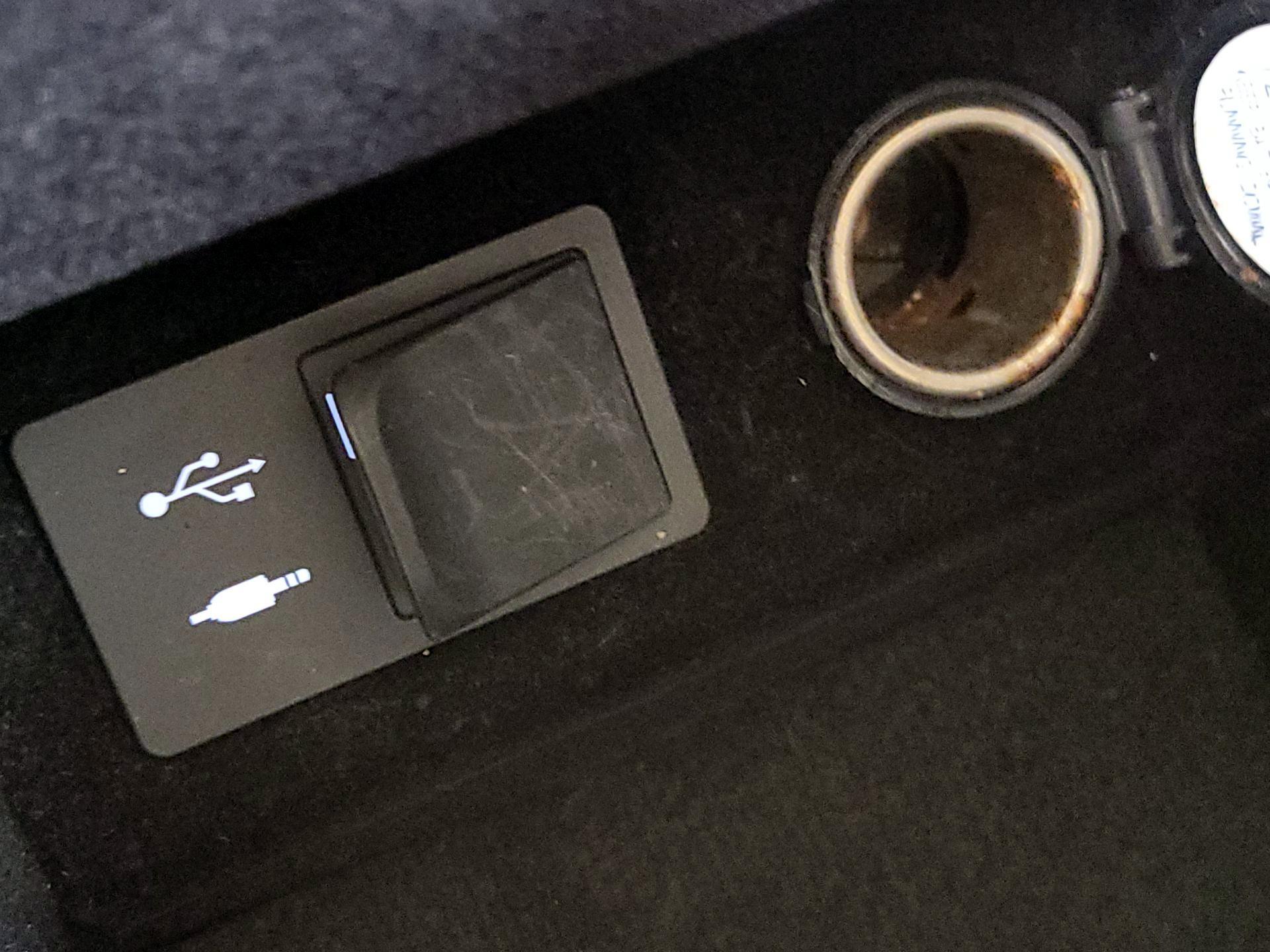 Thumbnail: 2014 Lexus ES - 18