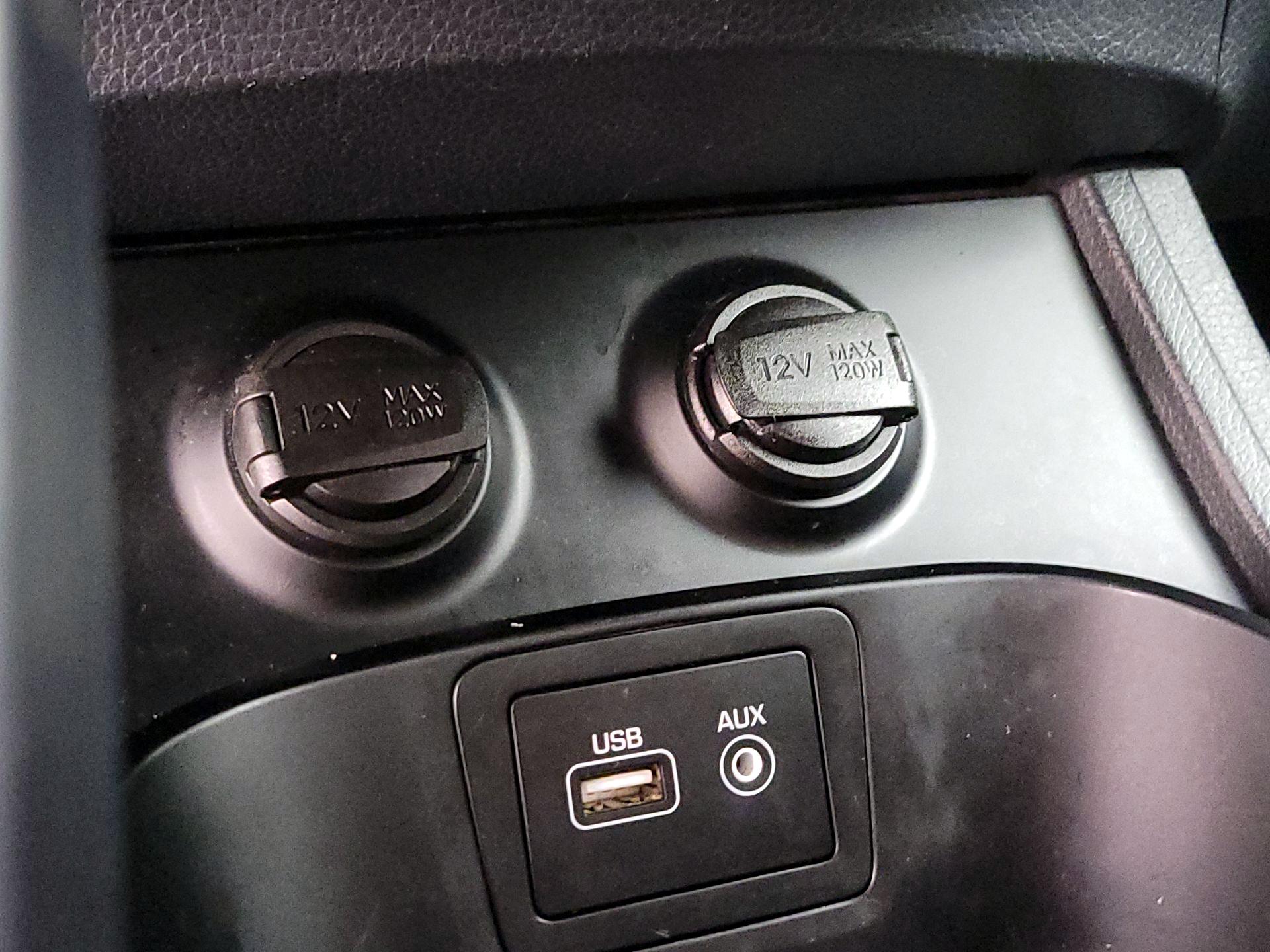 Thumbnail: 2017 Hyundai Santa Fe - 18