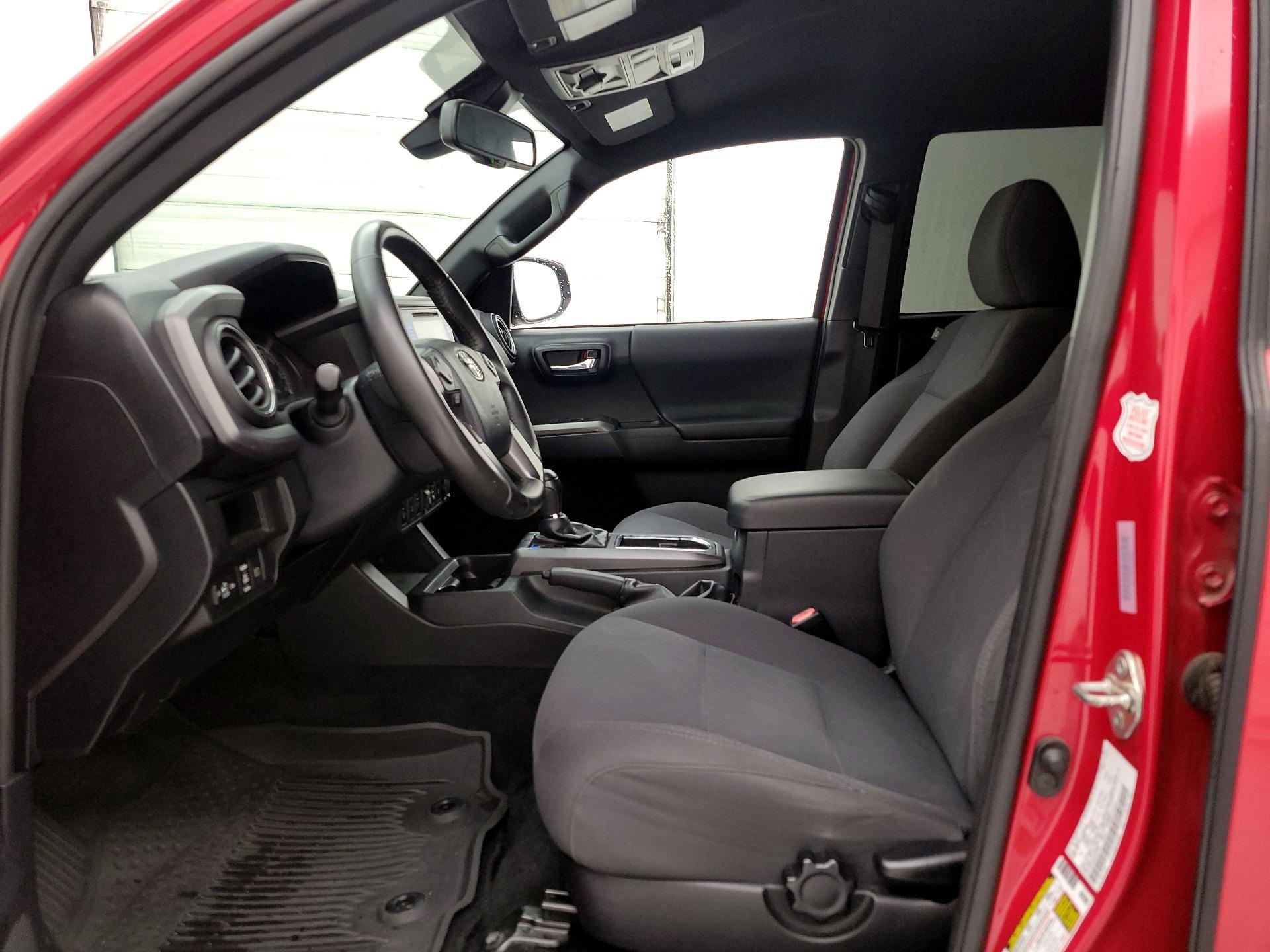 Thumbnail: 2019 Toyota Tacoma - 11