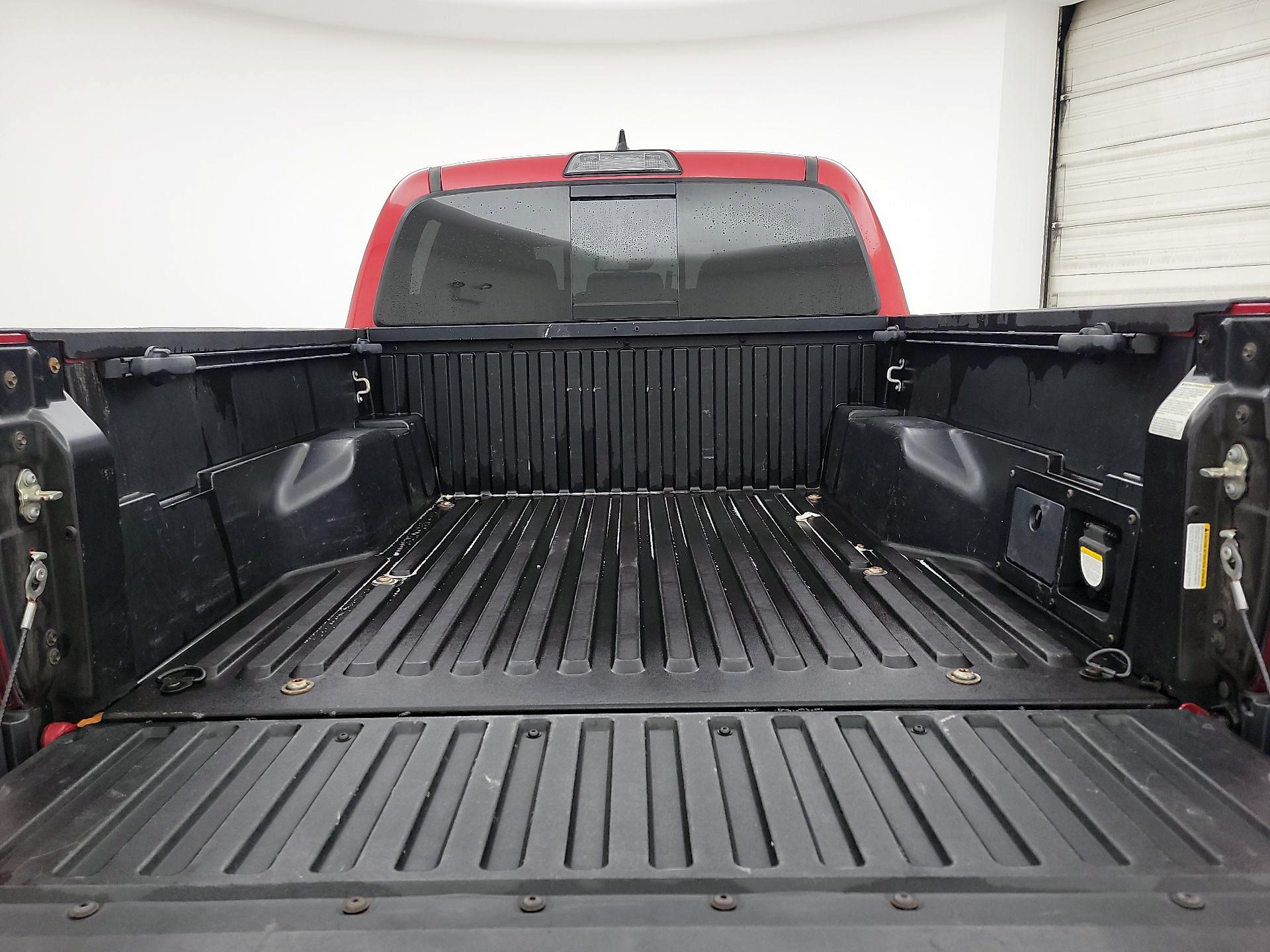 Thumbnail: 2019 Toyota Tacoma - 20