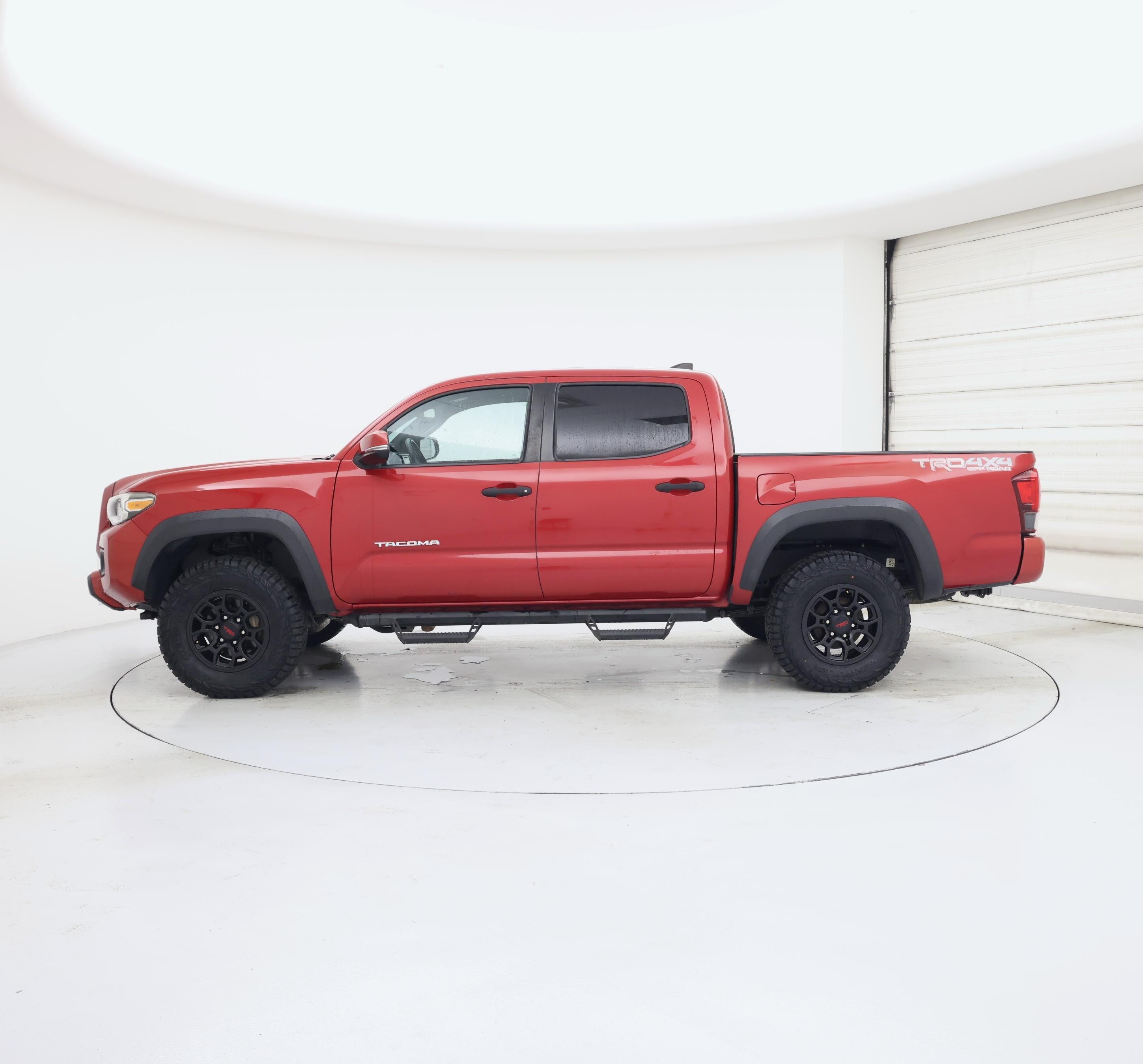 Thumbnail: 2019 Toyota Tacoma - 3
