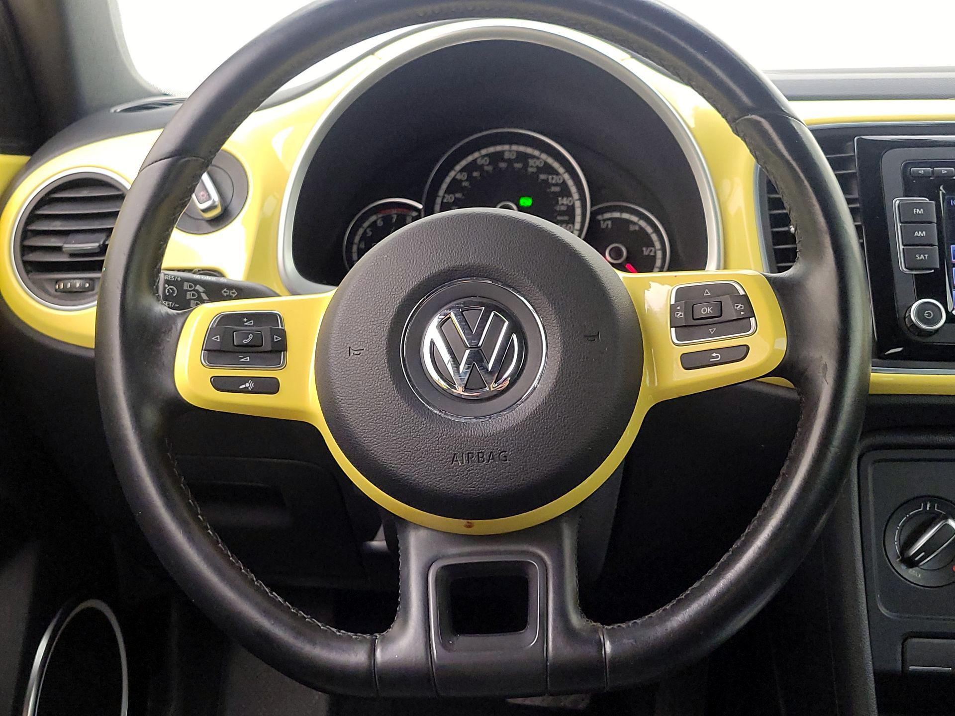 Thumbnail: 2014 Volkswagen Beetle - 10