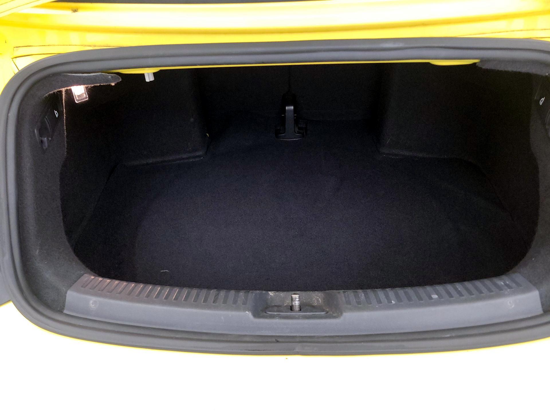 Thumbnail: 2014 Volkswagen Beetle - 16