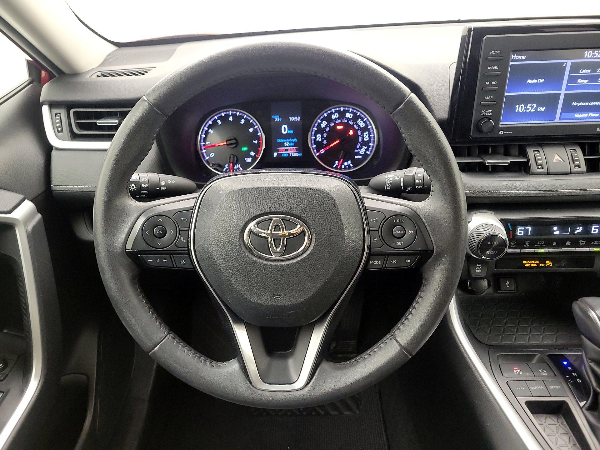 Thumbnail: 2020 Toyota RAV4 - 10