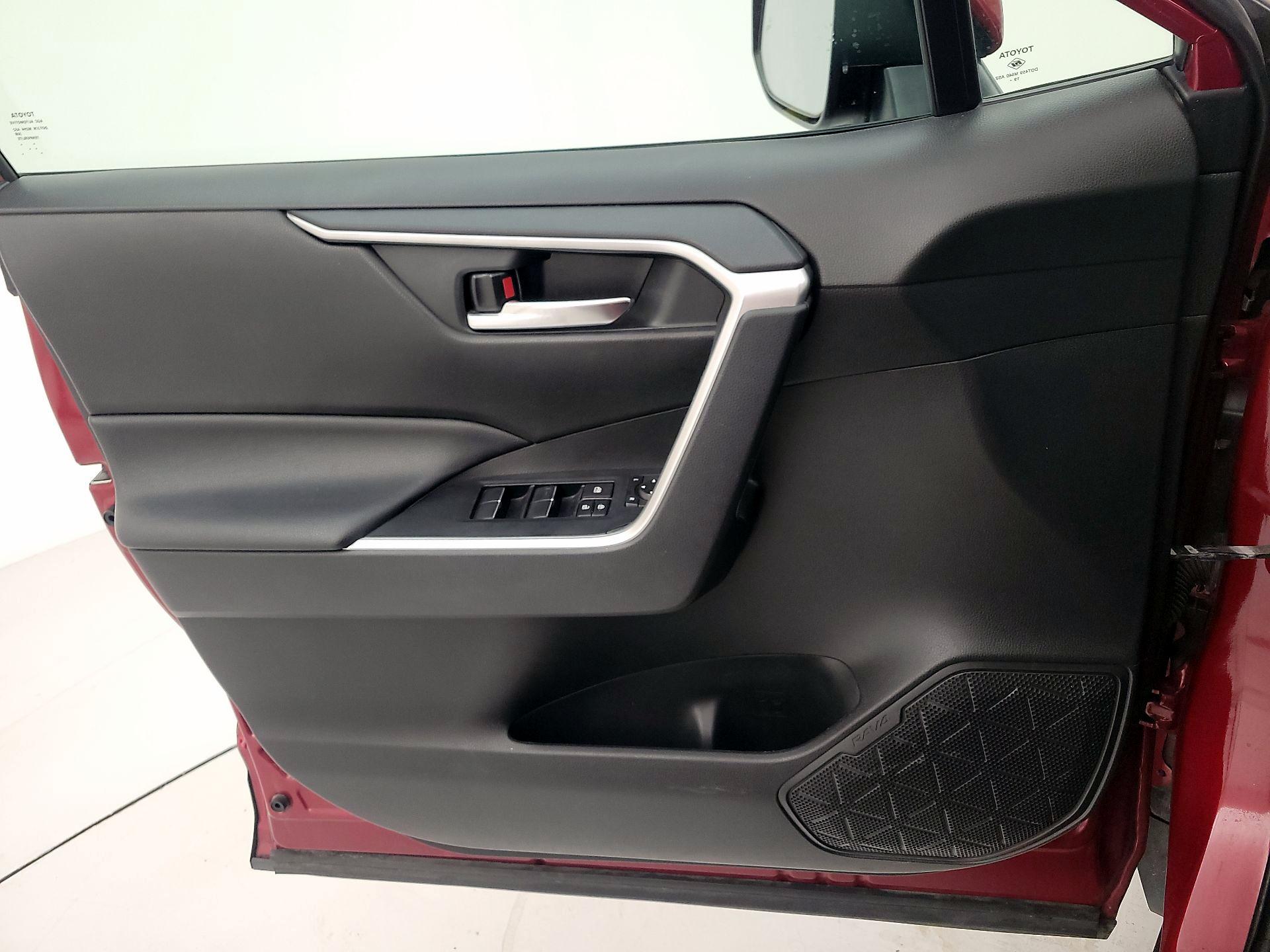 Thumbnail: 2020 Toyota RAV4 - 12