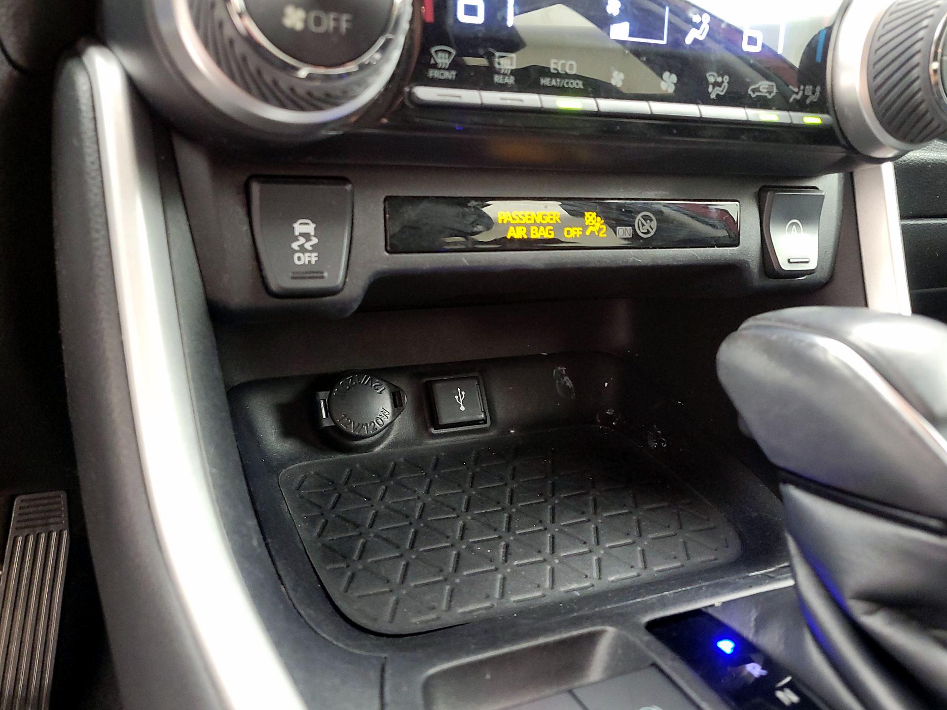 Thumbnail: 2020 Toyota RAV4 - 18