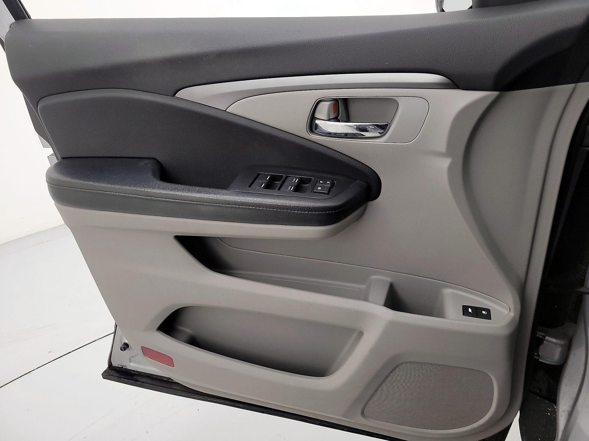 Thumbnail: 2016 Honda Pilot - 12