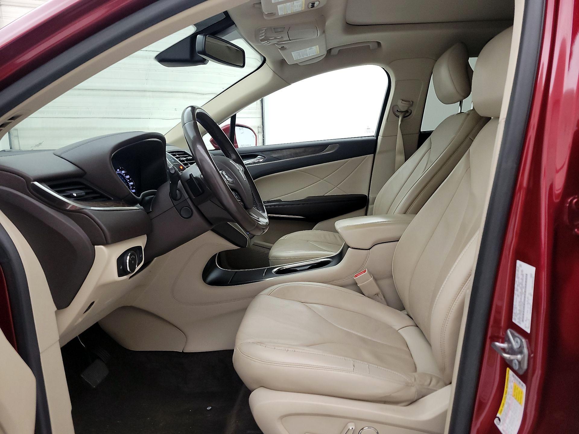 Thumbnail: 2017 Lincoln MKC - 11