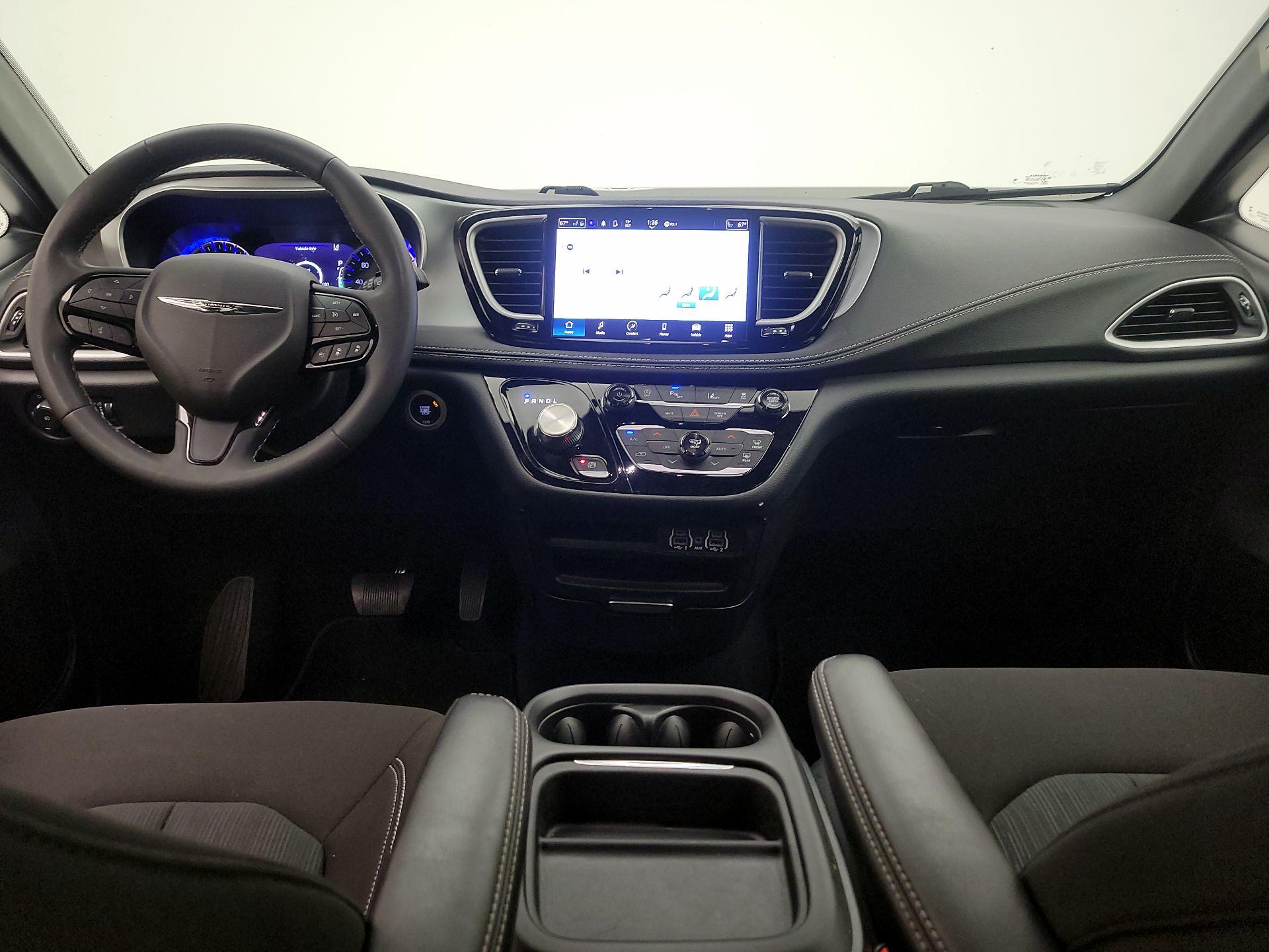 Thumbnail: 2024 Chrysler Pacifica - 9