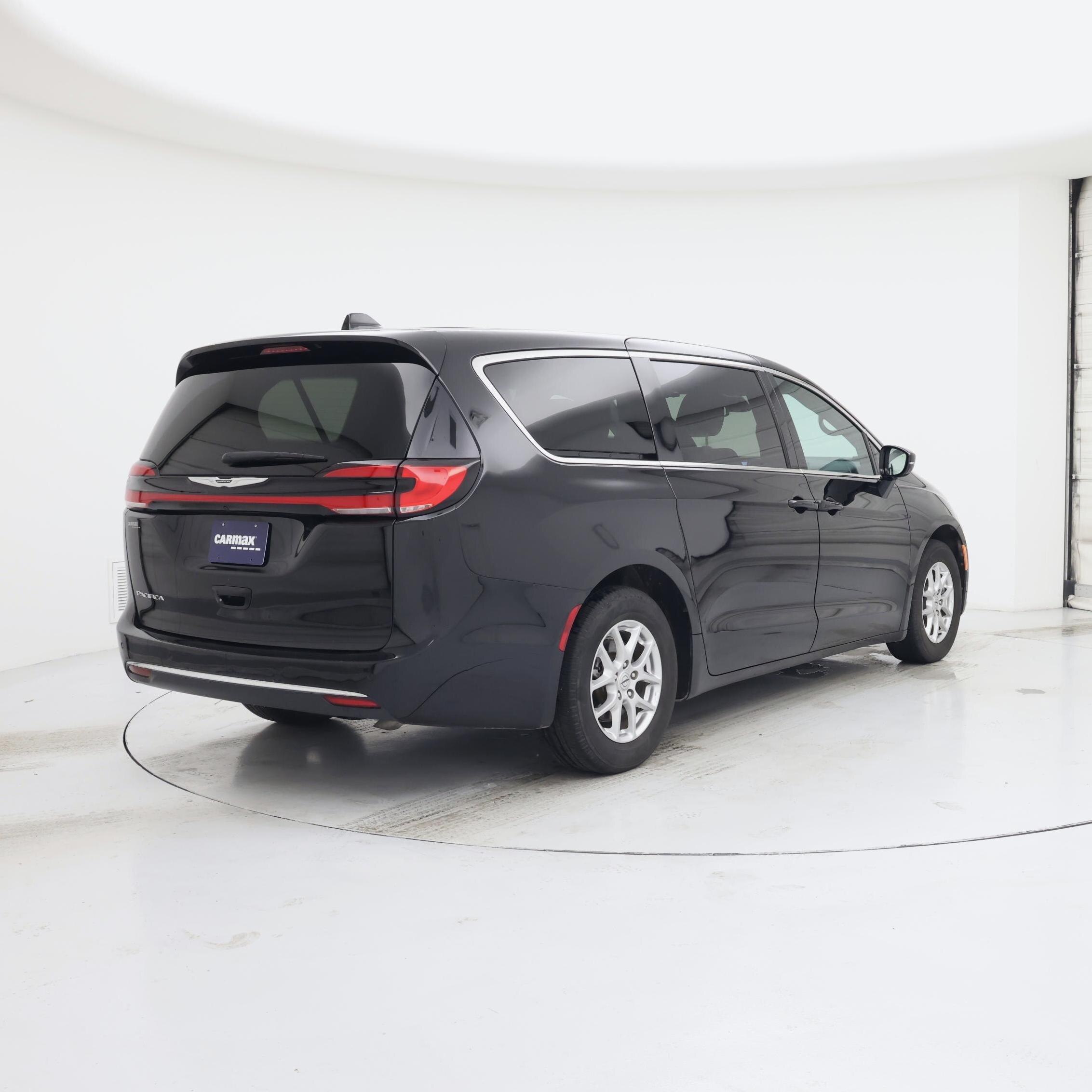 Thumbnail: 2024 Chrysler Pacifica - 8