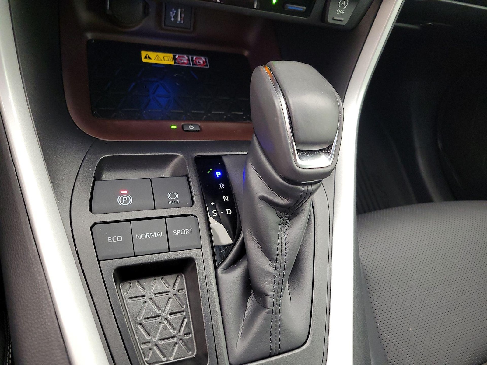 2025 Toyota RAV4 Limited - Photo 16