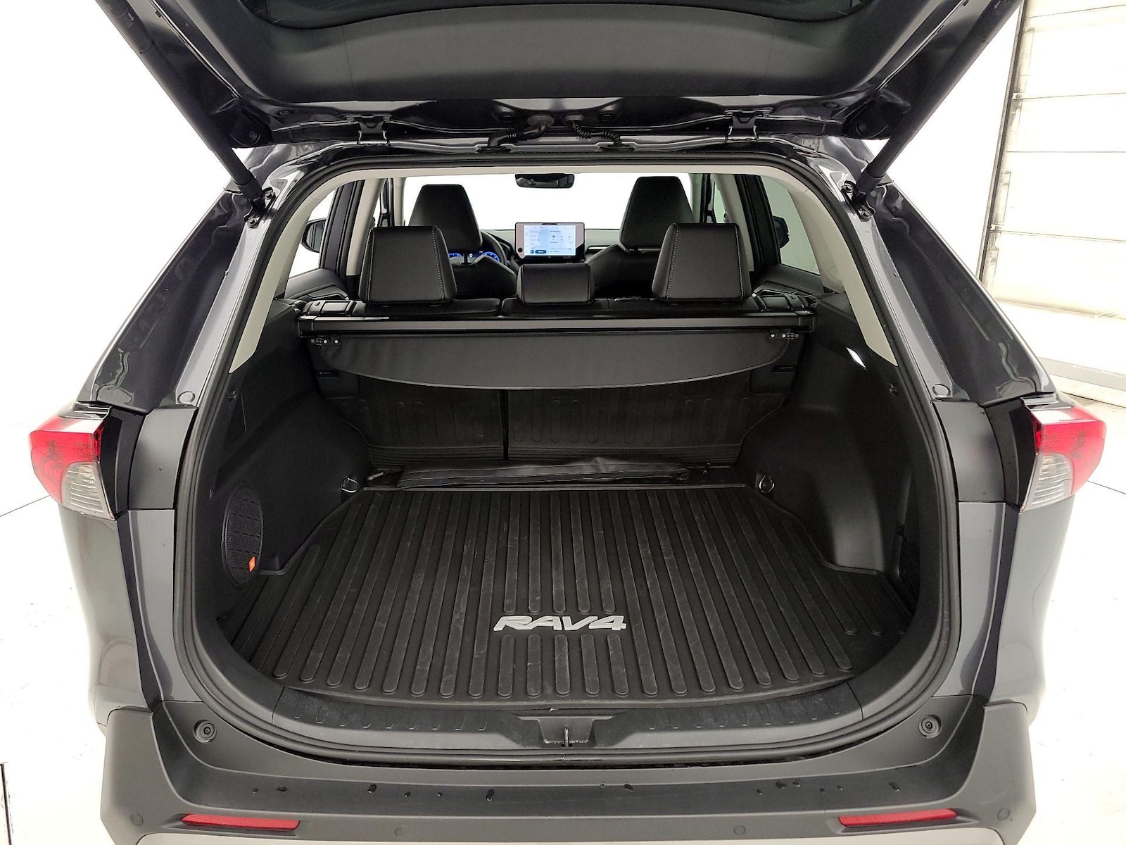 2025 Toyota RAV4 Limited - Photo 17