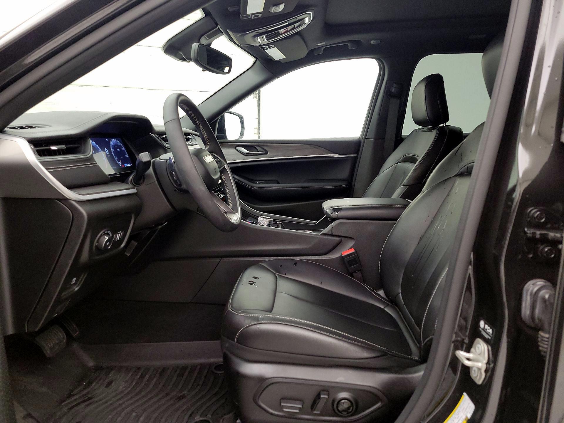 Thumbnail: 2024 Jeep Grand Cherokee - 11