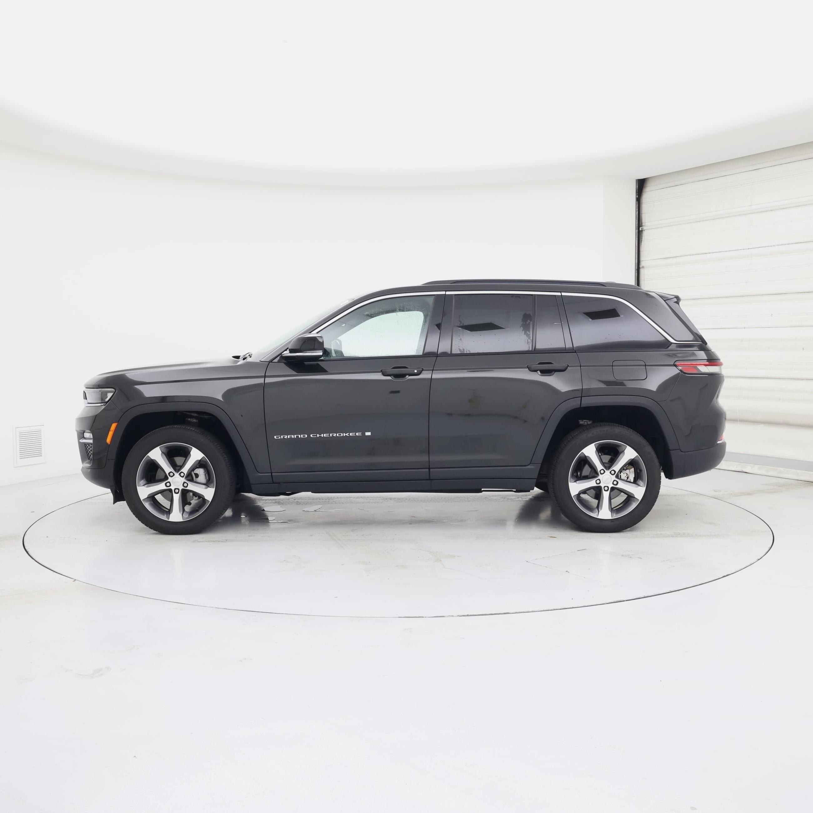 Thumbnail: 2024 Jeep Grand Cherokee - 3