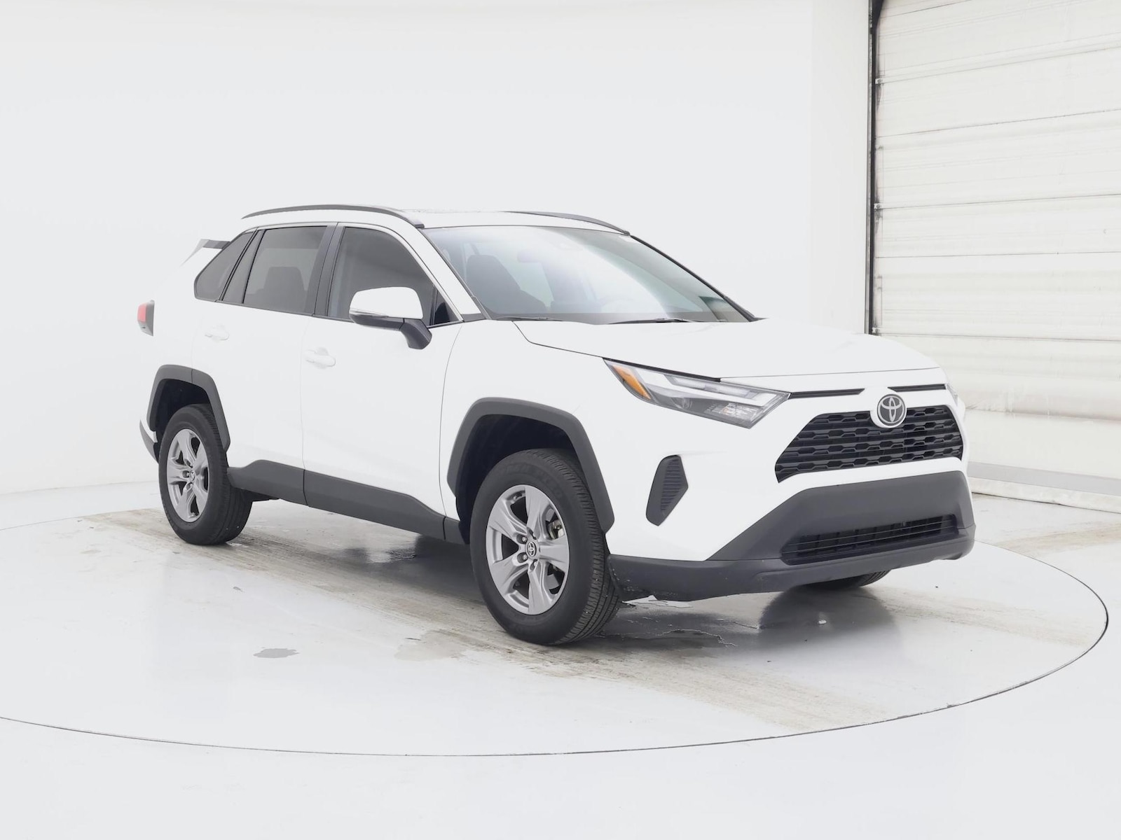 2023 Toyota RAV4 XLE - Photo 2
