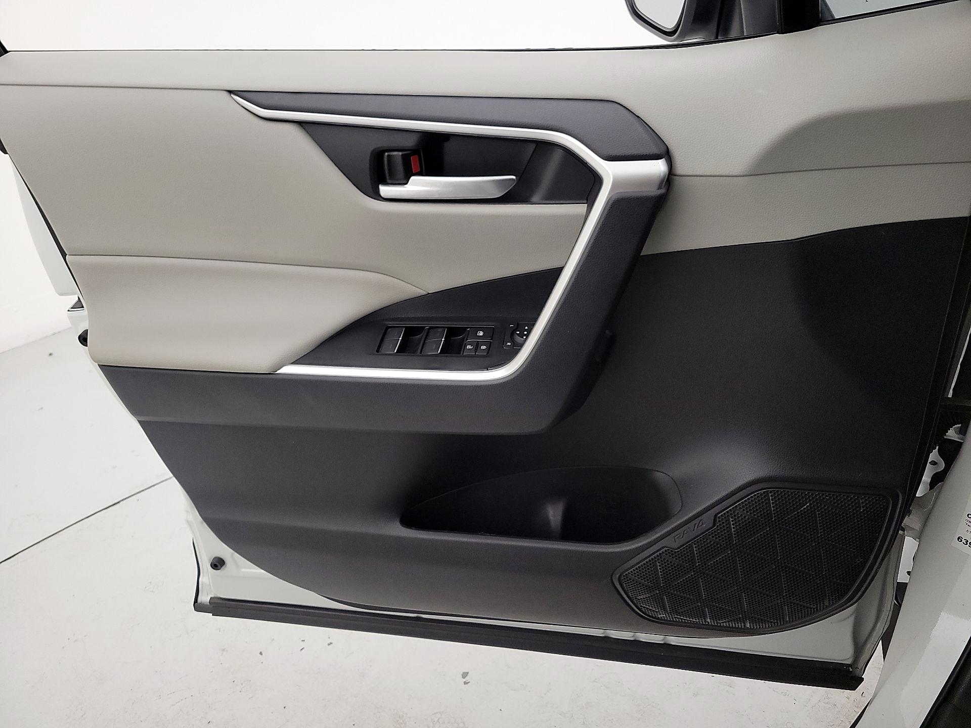 Thumbnail: 2023 Toyota RAV4 - 12