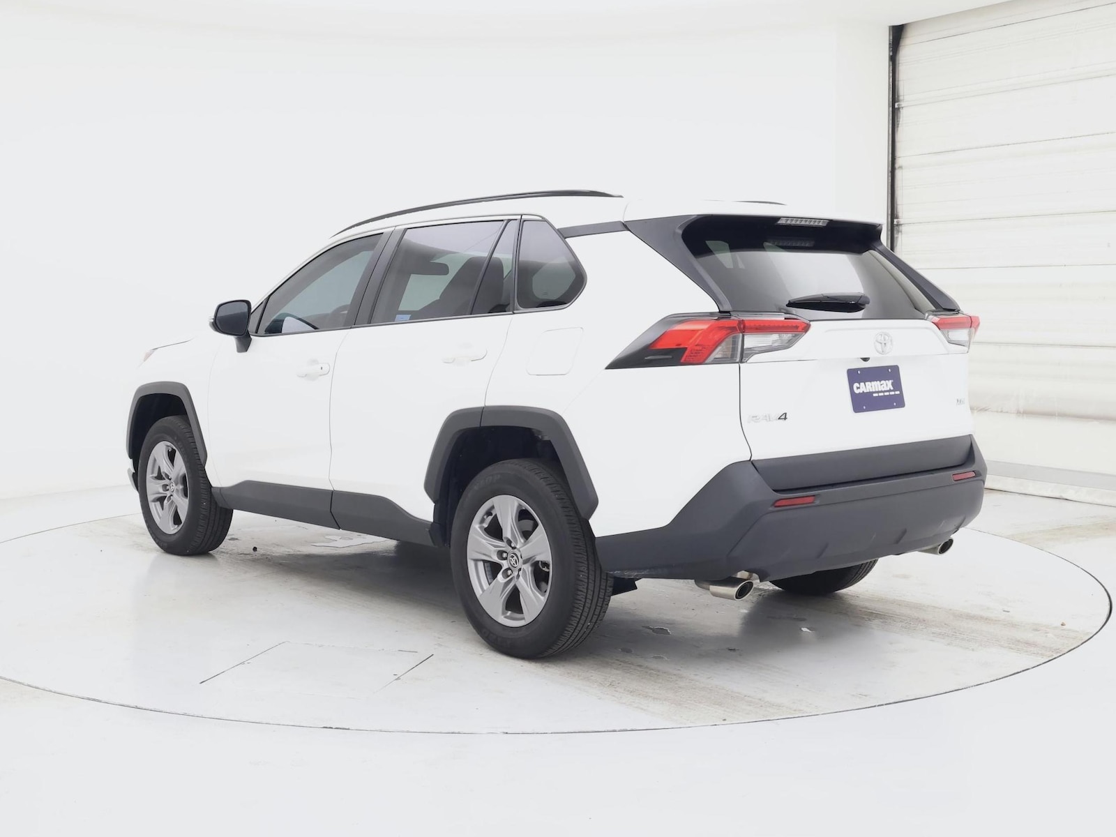 2023 Toyota RAV4 XLE - Photo 3