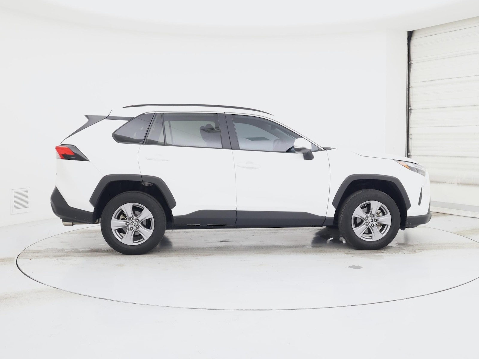 2023 Toyota RAV4 XLE - Photo 8