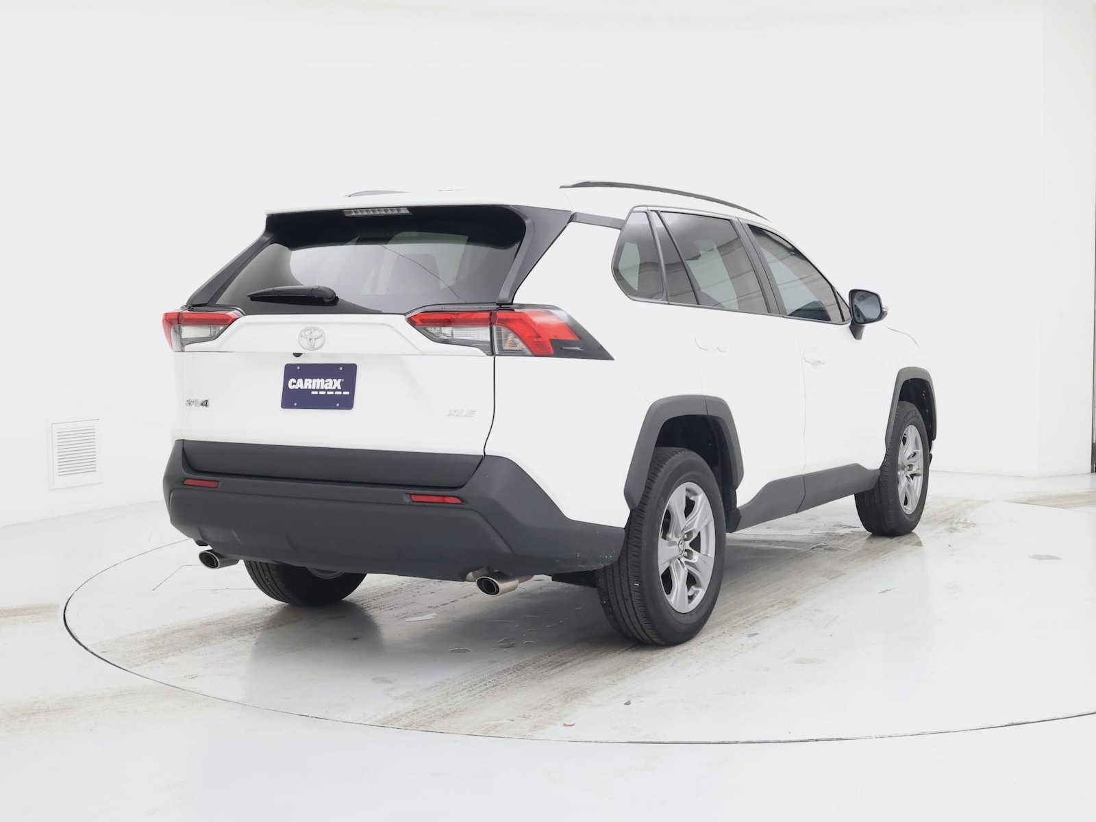 2023 Toyota RAV4 XLE - Photo 9