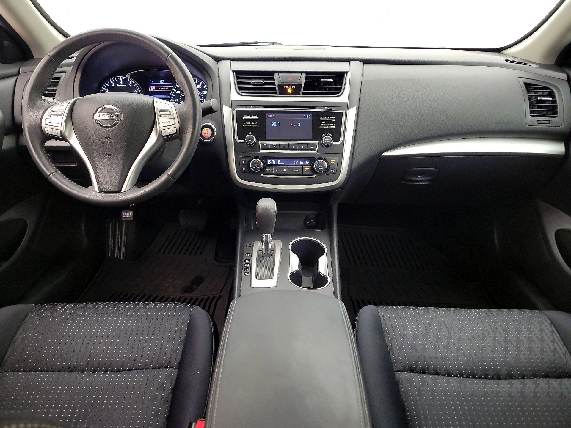 Thumbnail: 2017 Nissan Altima - 9