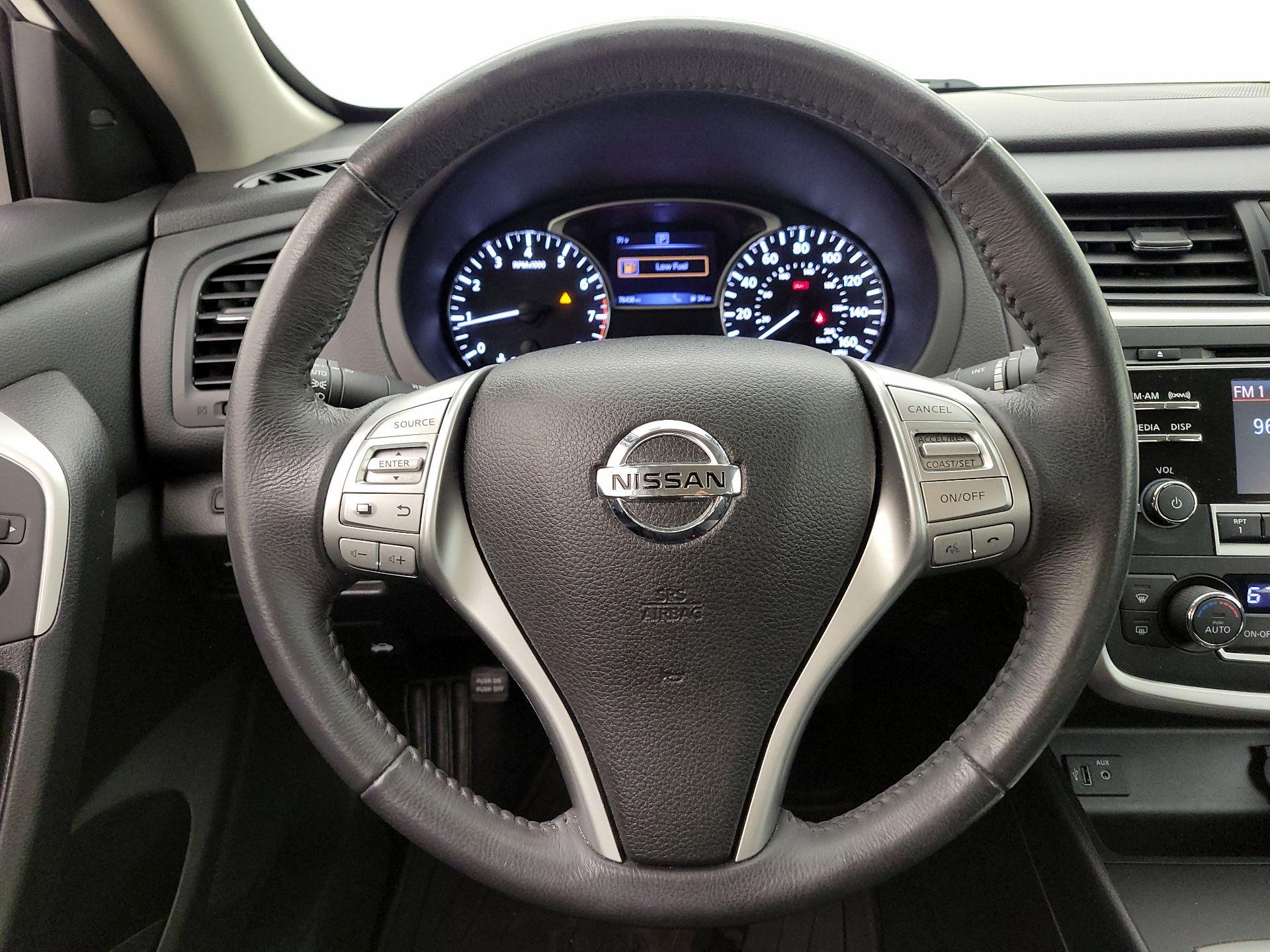 Thumbnail: 2017 Nissan Altima - 10