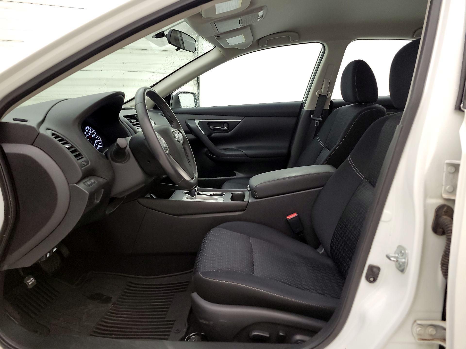 Thumbnail: 2017 Nissan Altima - 11